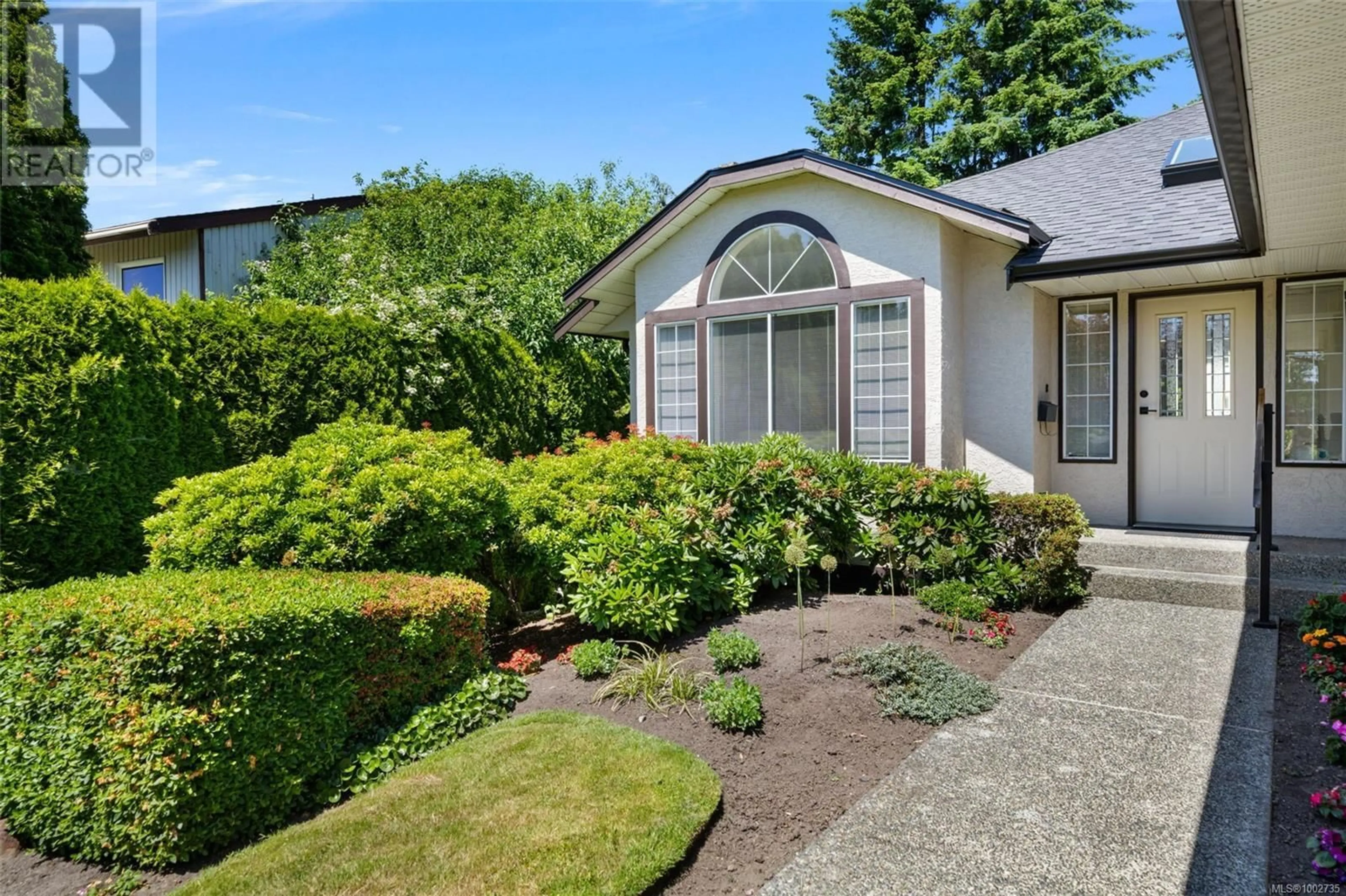 Home with vinyl exterior material, street for 4093 BEAM CRESCENT, Saanich British Columbia V8N5Y7