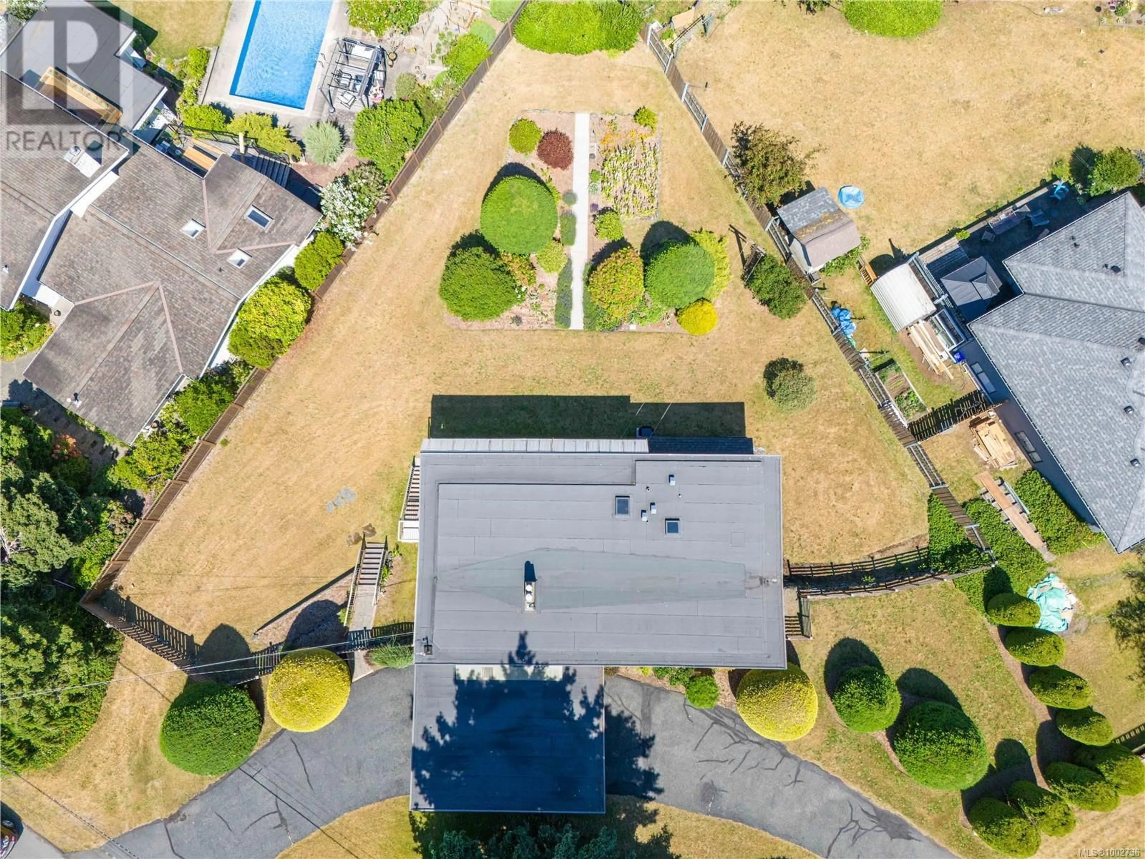 A pic from outside/outdoor area/front of a property/back of a property/a pic from drone, street for 2502 HOLYROOD DRIVE, Nanaimo British Columbia V9S4K9