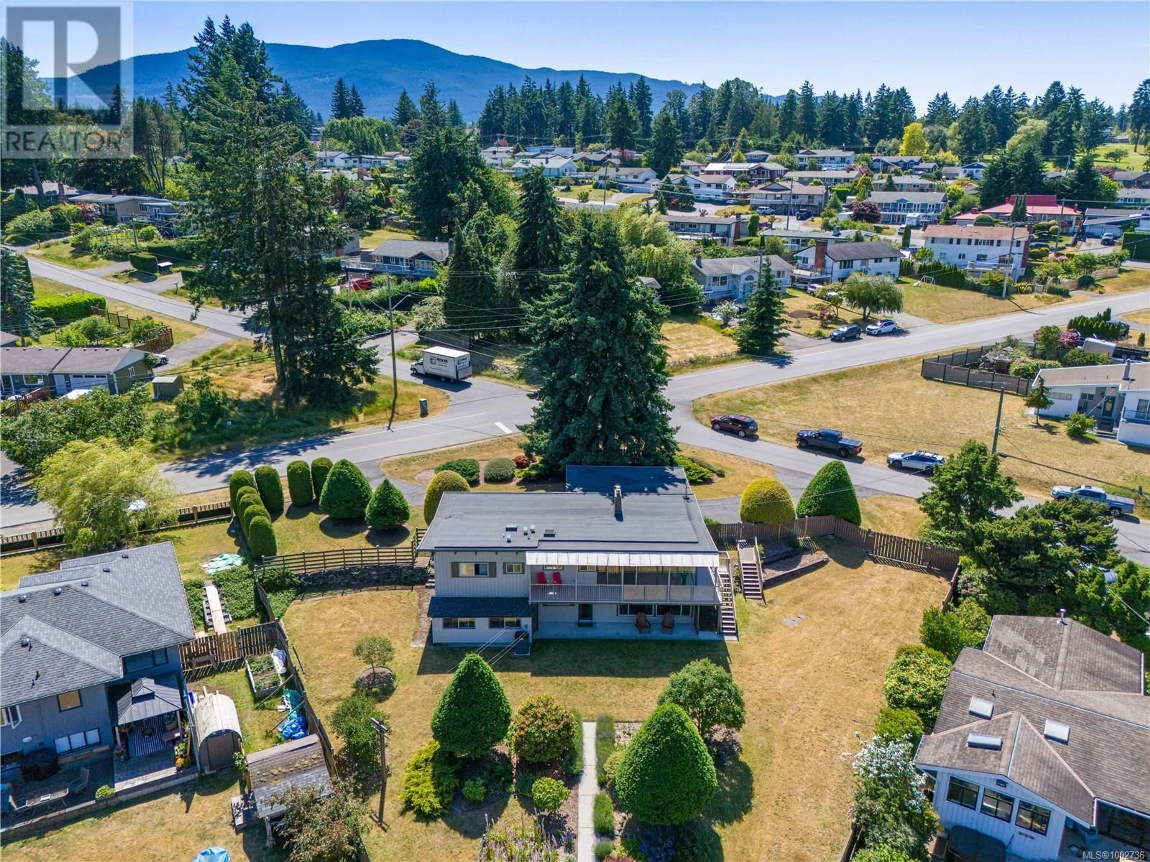 A pic from outside/outdoor area/front of a property/back of a property/a pic from drone, mountain view for 2502 HOLYROOD DRIVE, Nanaimo British Columbia V9S4K9