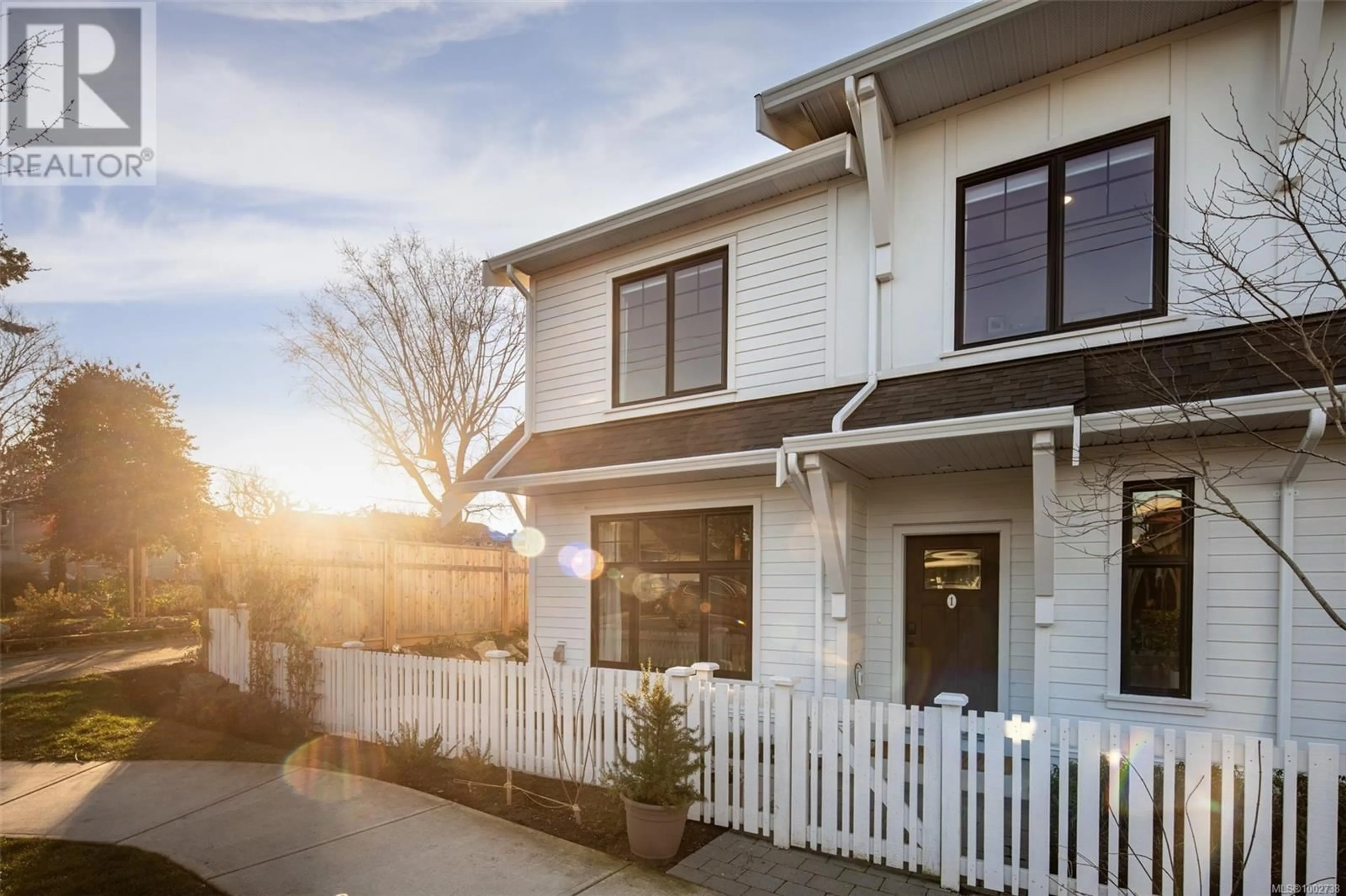 Home with vinyl exterior material, street for 1 - 3080 WASHINGTON AVENUE, Victoria British Columbia V9A1P6