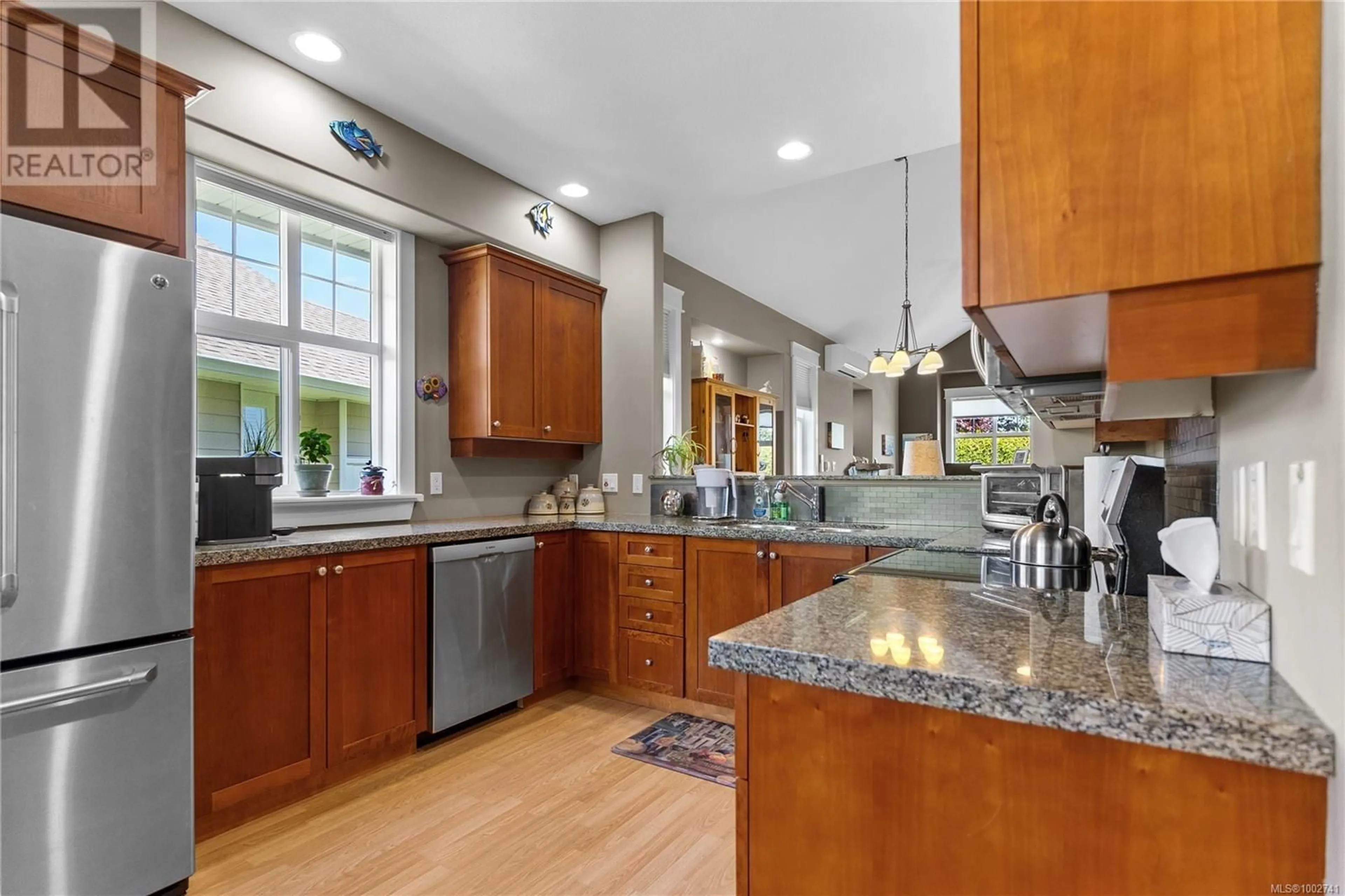 Open concept kitchen, ceramic/tile floor for 6362 PINEWOOD LANE, Nanaimo British Columbia V9V1A4
