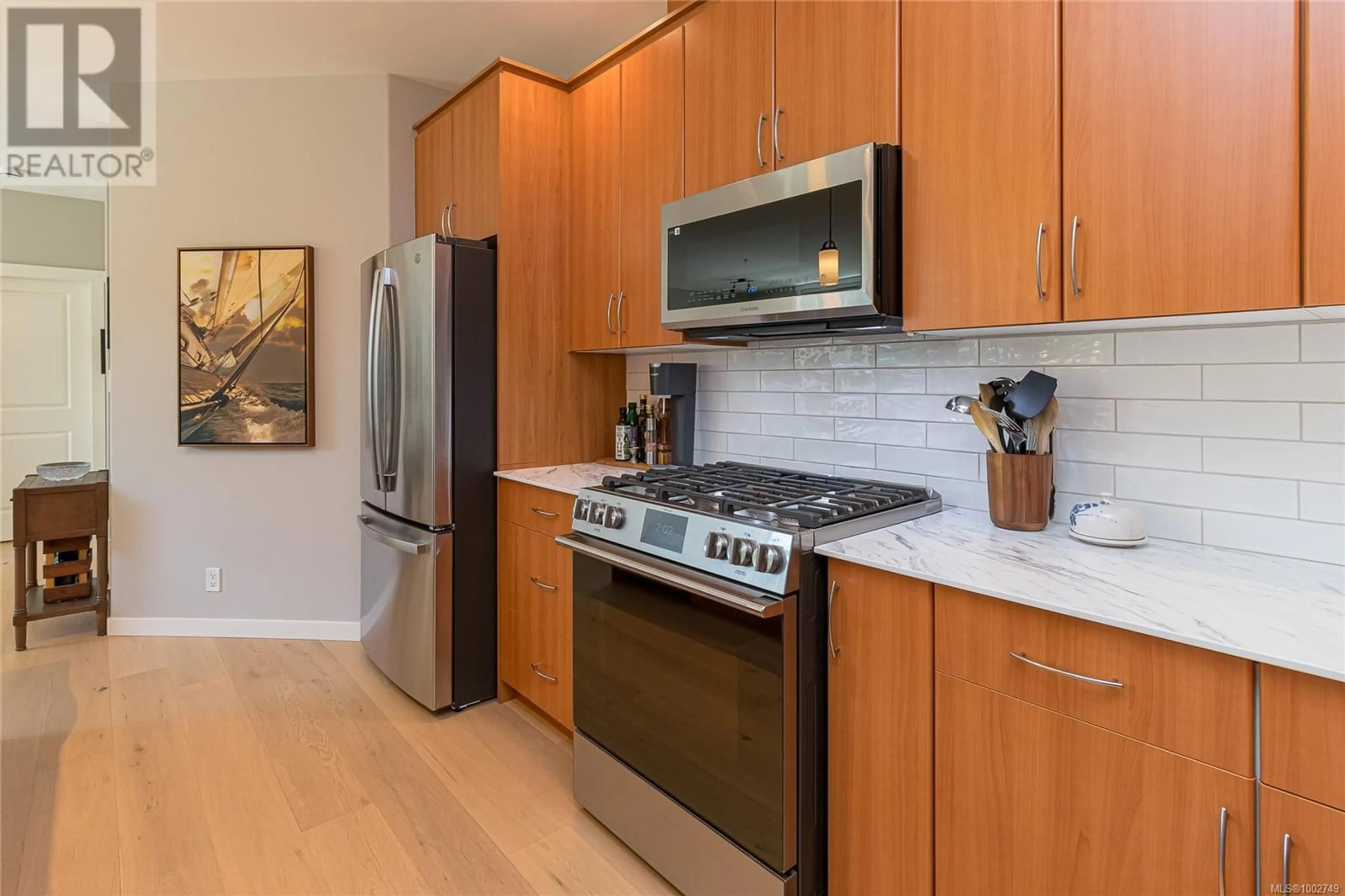 Standard kitchen, ceramic/tile floor for 109 - 330 WATERFRONT CRESCENT, Victoria British Columbia V8T5K3