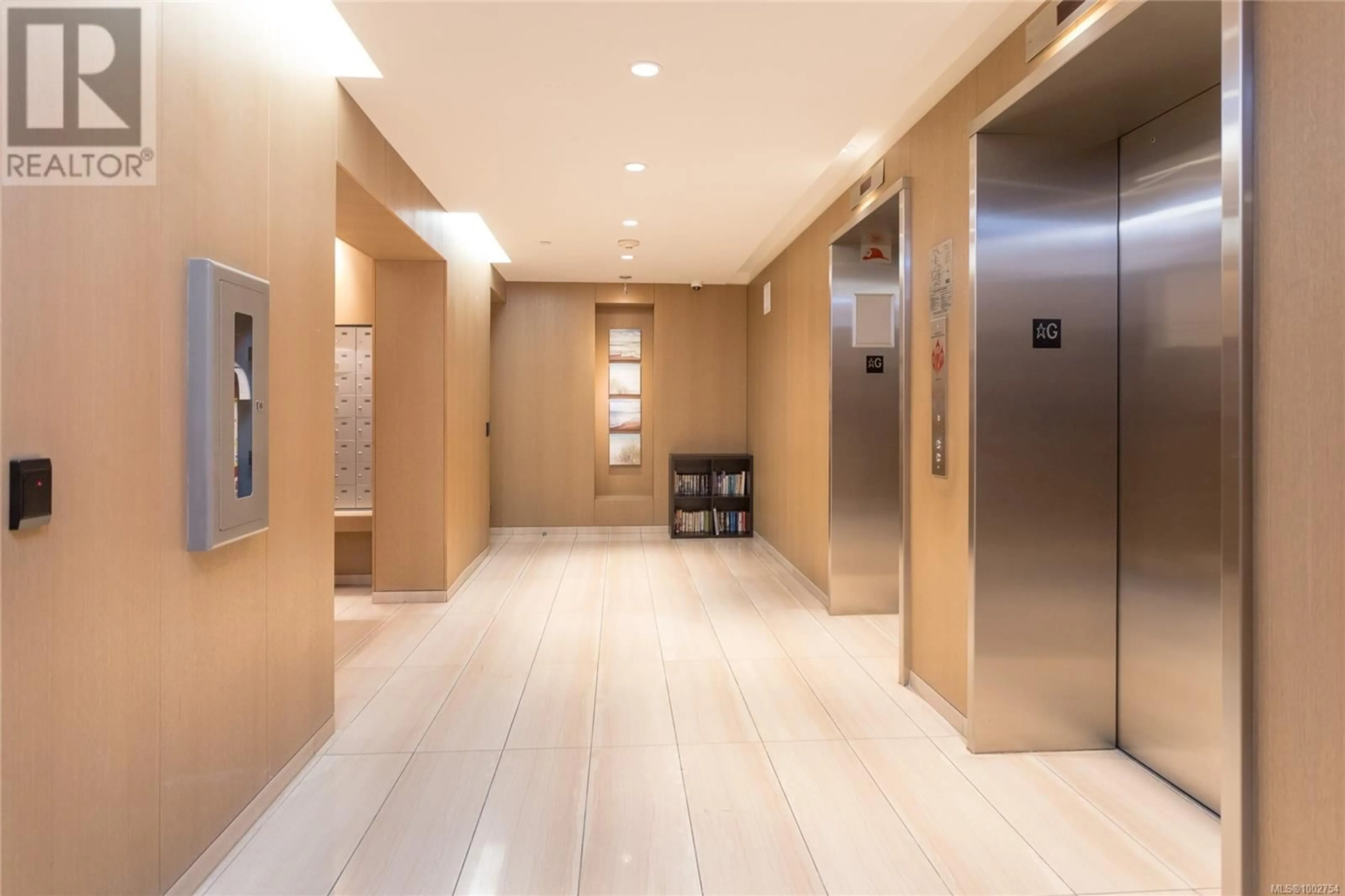 Indoor foyer for 1003 - 708 BURDETT AVENUE, Victoria British Columbia V8W0A8
