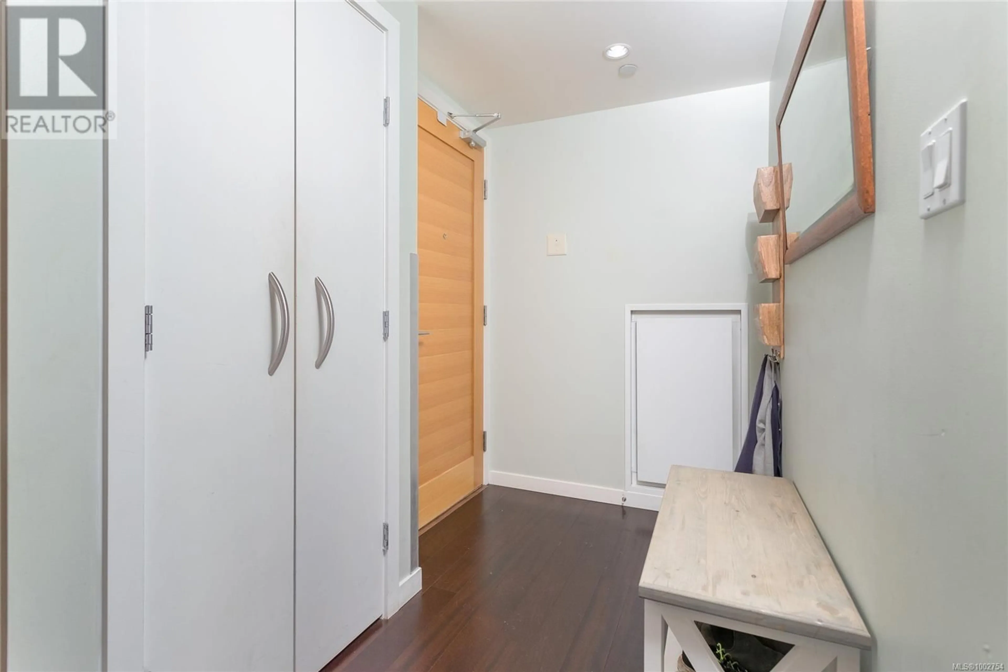 Indoor entryway for 1003 - 708 BURDETT AVENUE, Victoria British Columbia V8W0A8