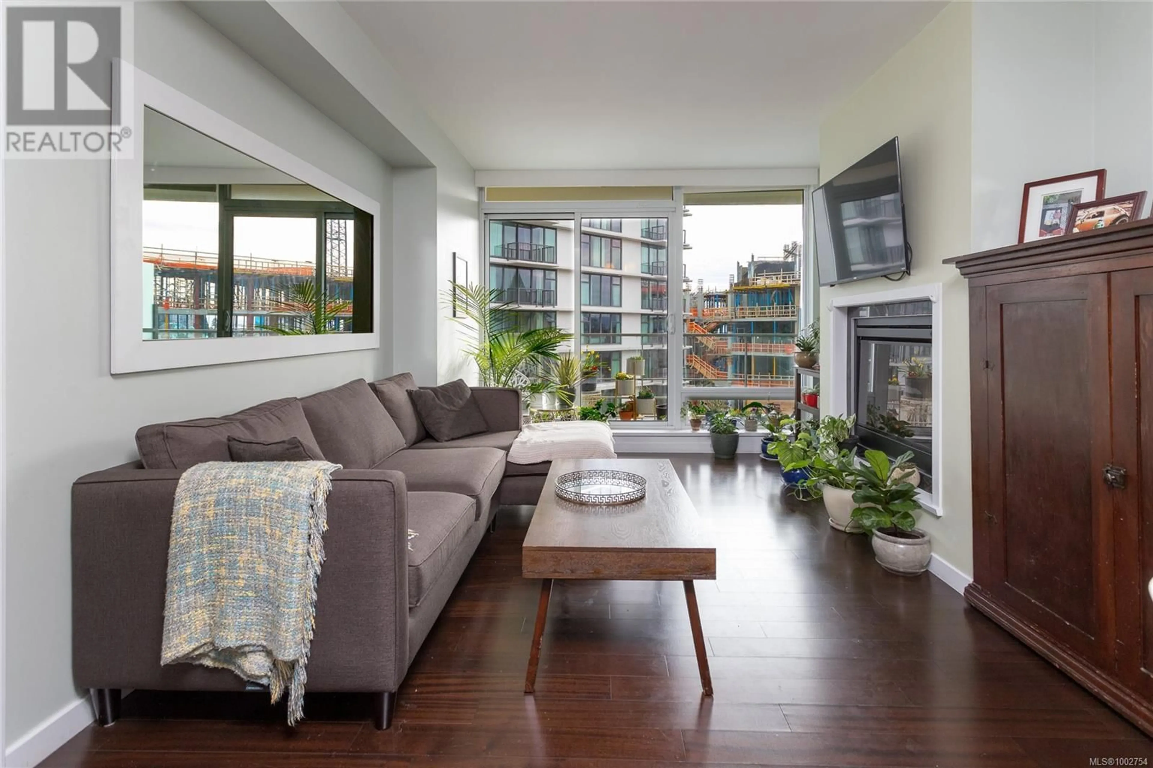Living room with furniture, wood/laminate floor for 1003 - 708 BURDETT AVENUE, Victoria British Columbia V8W0A8