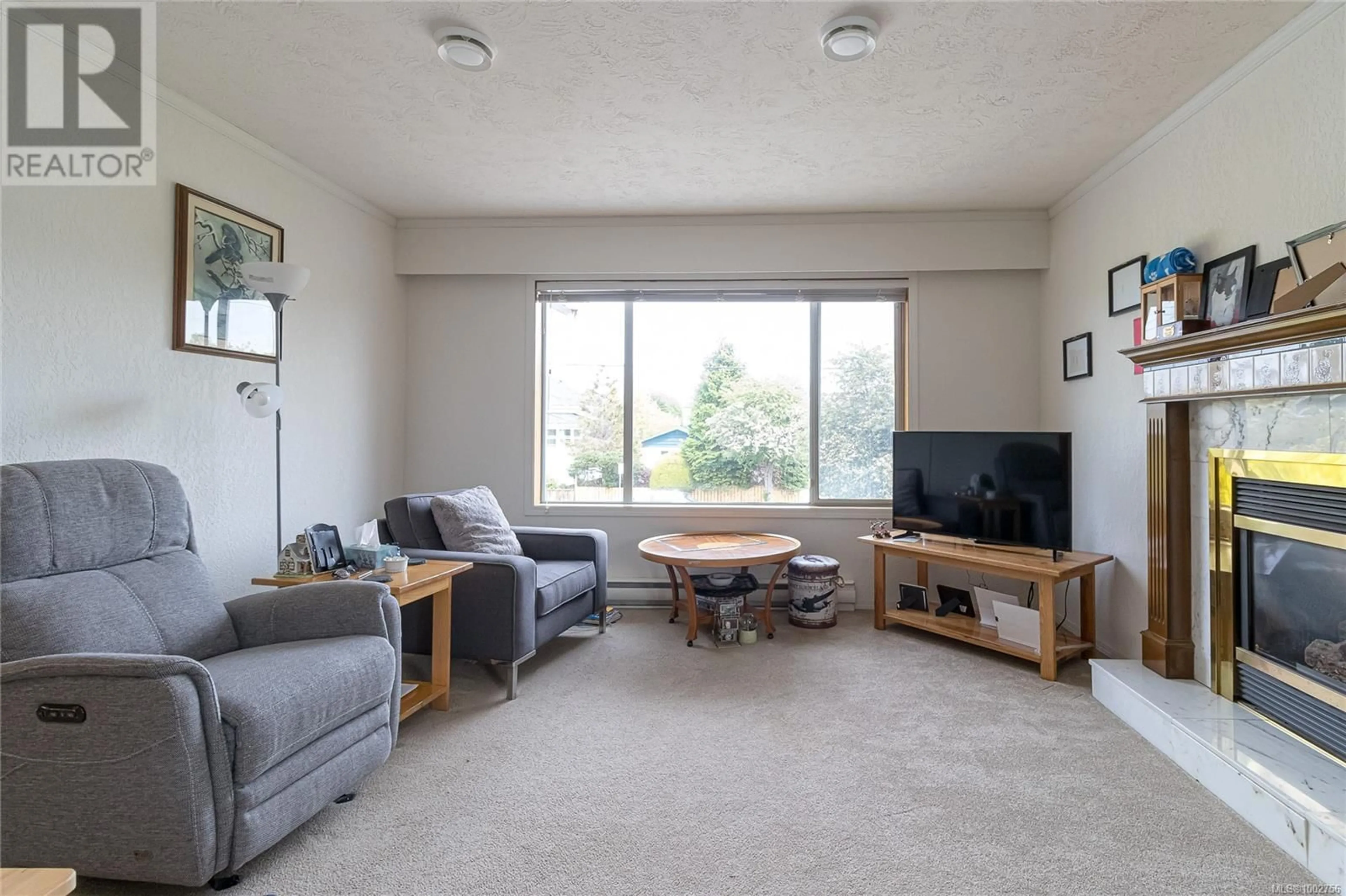 Living room with furniture, unknown for 2204 LYDIA STREET, Victoria British Columbia V9R4K5