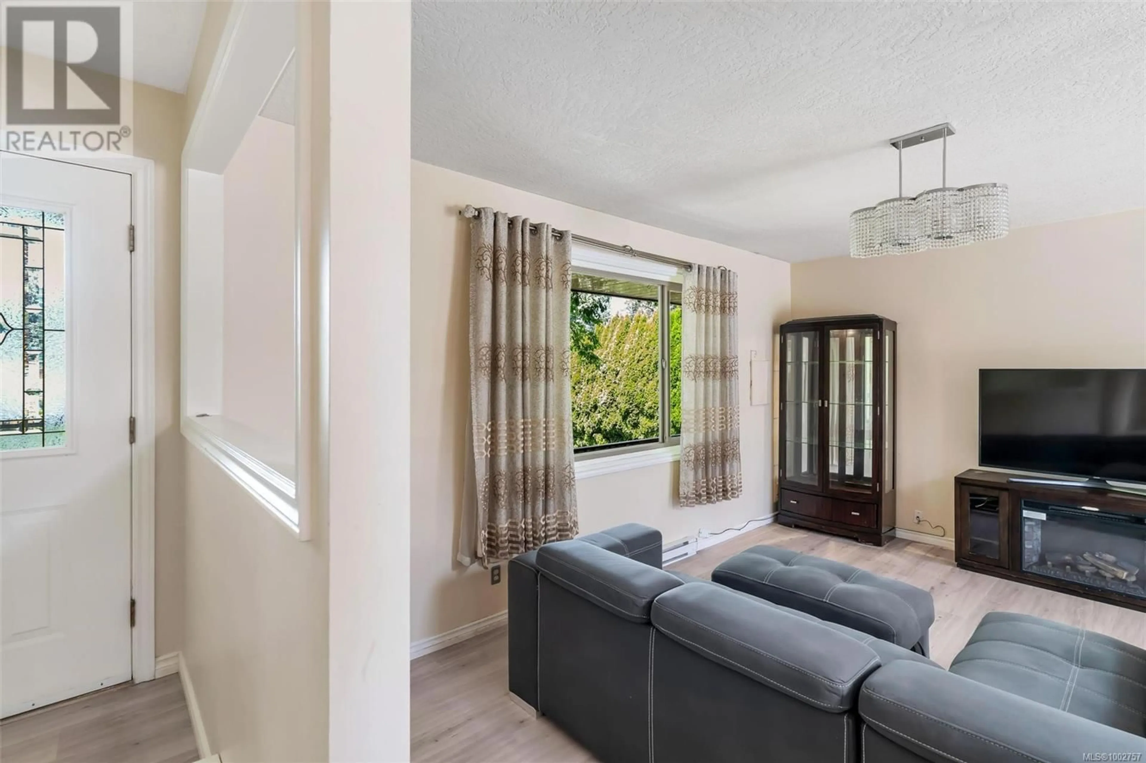 Living room with furniture, unknown for 2533 WENTWICH ROAD, Langford British Columbia V9B3N5
