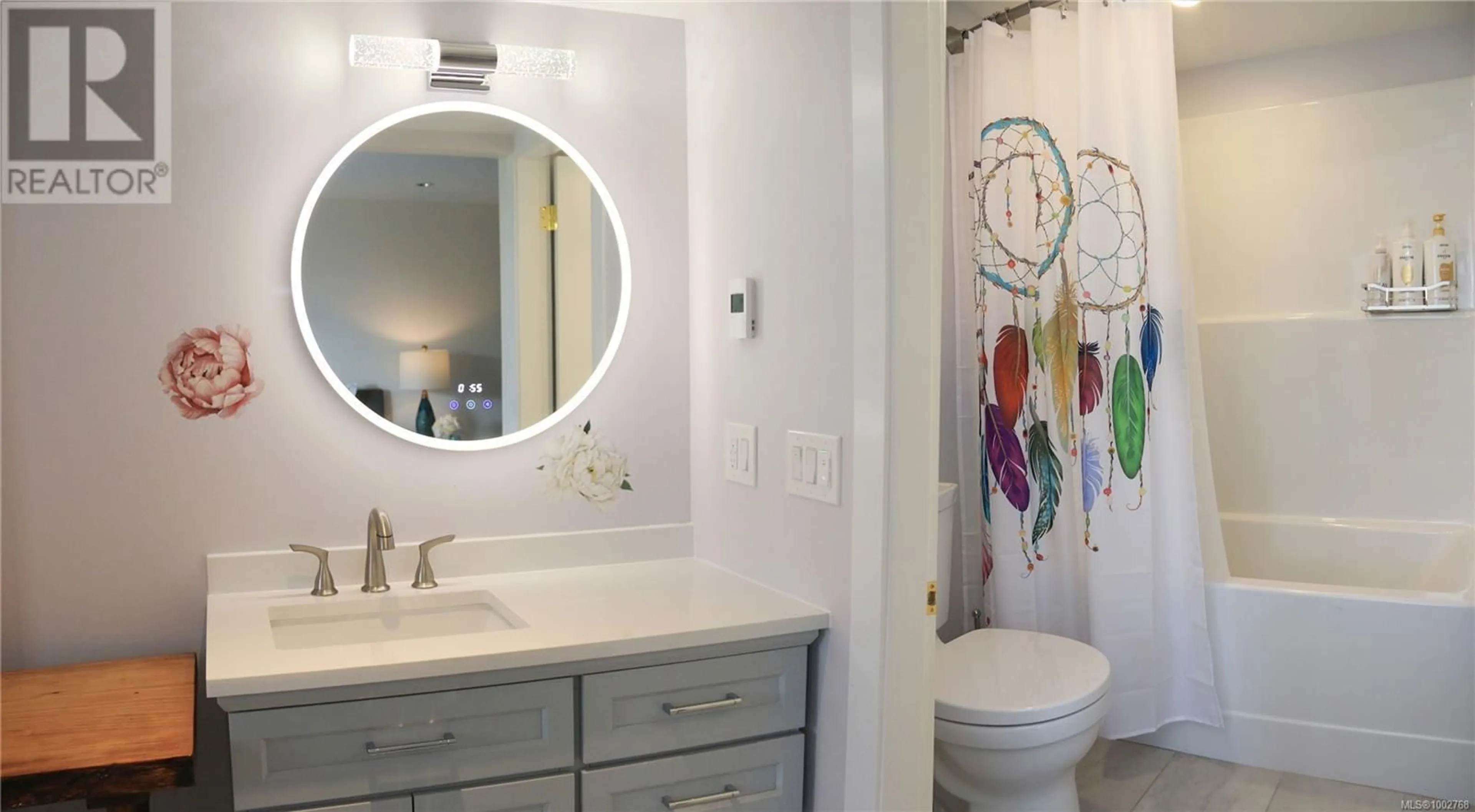 Contemporary bathroom, ceramic/tile floor for 6568 PELICAN WAY, Nanaimo British Columbia V9V1P9