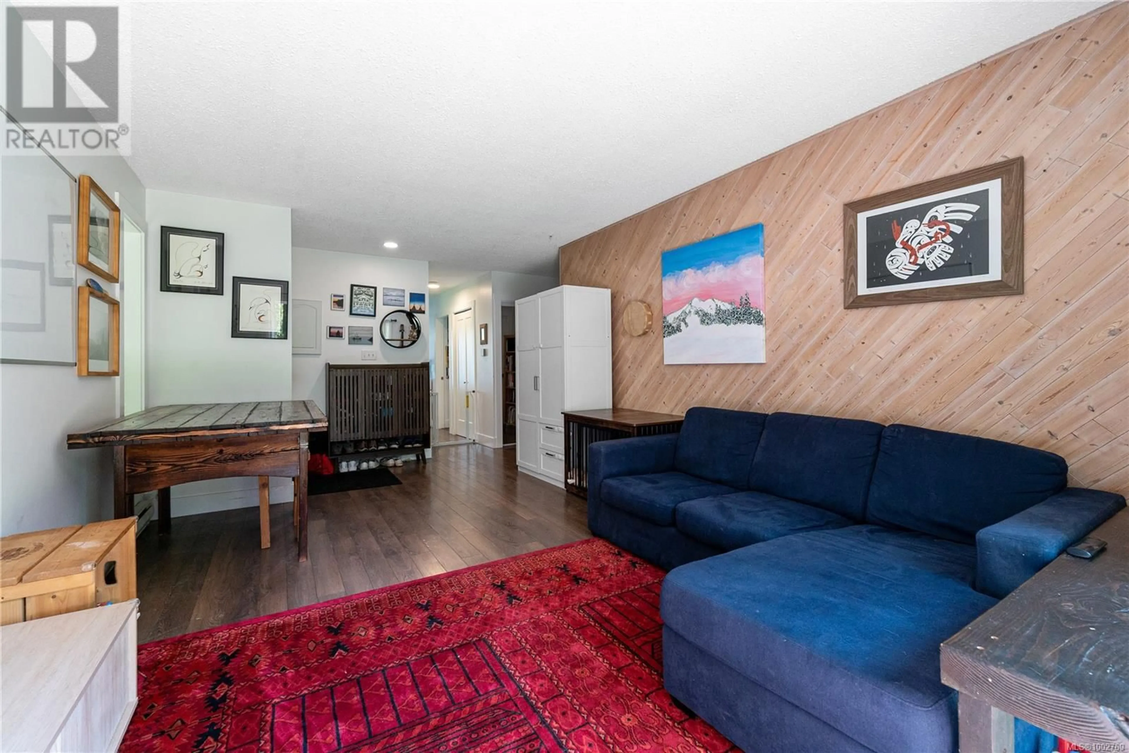 Living room with furniture, wood/laminate floor for 1 - 449 GAIL PLACE, Nanaimo British Columbia V9R5W4