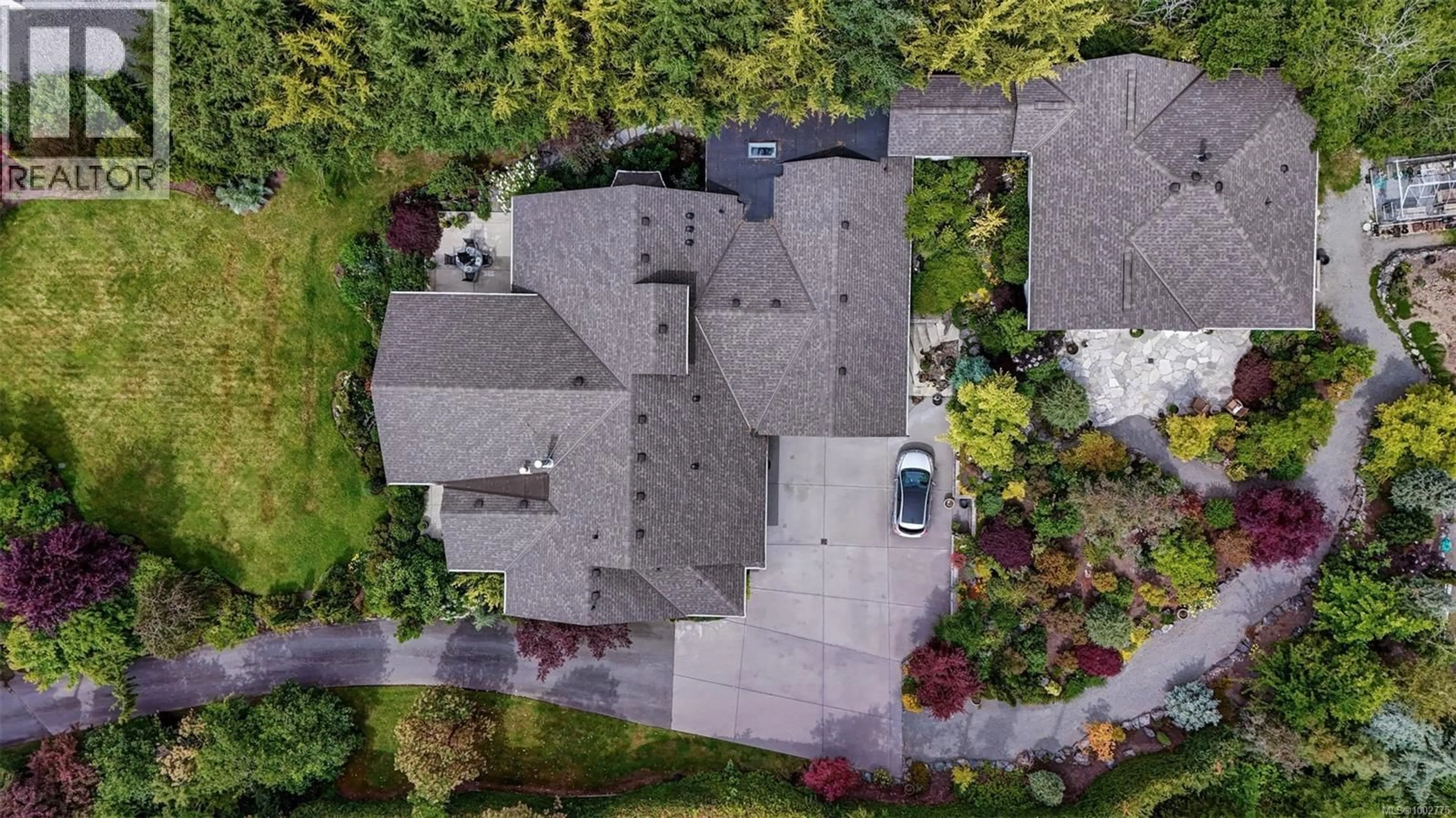 A pic from outside/outdoor area/front of a property/back of a property/a pic from drone, street for 11333 CHALET ROAD, North Saanich British Columbia V8L5L9