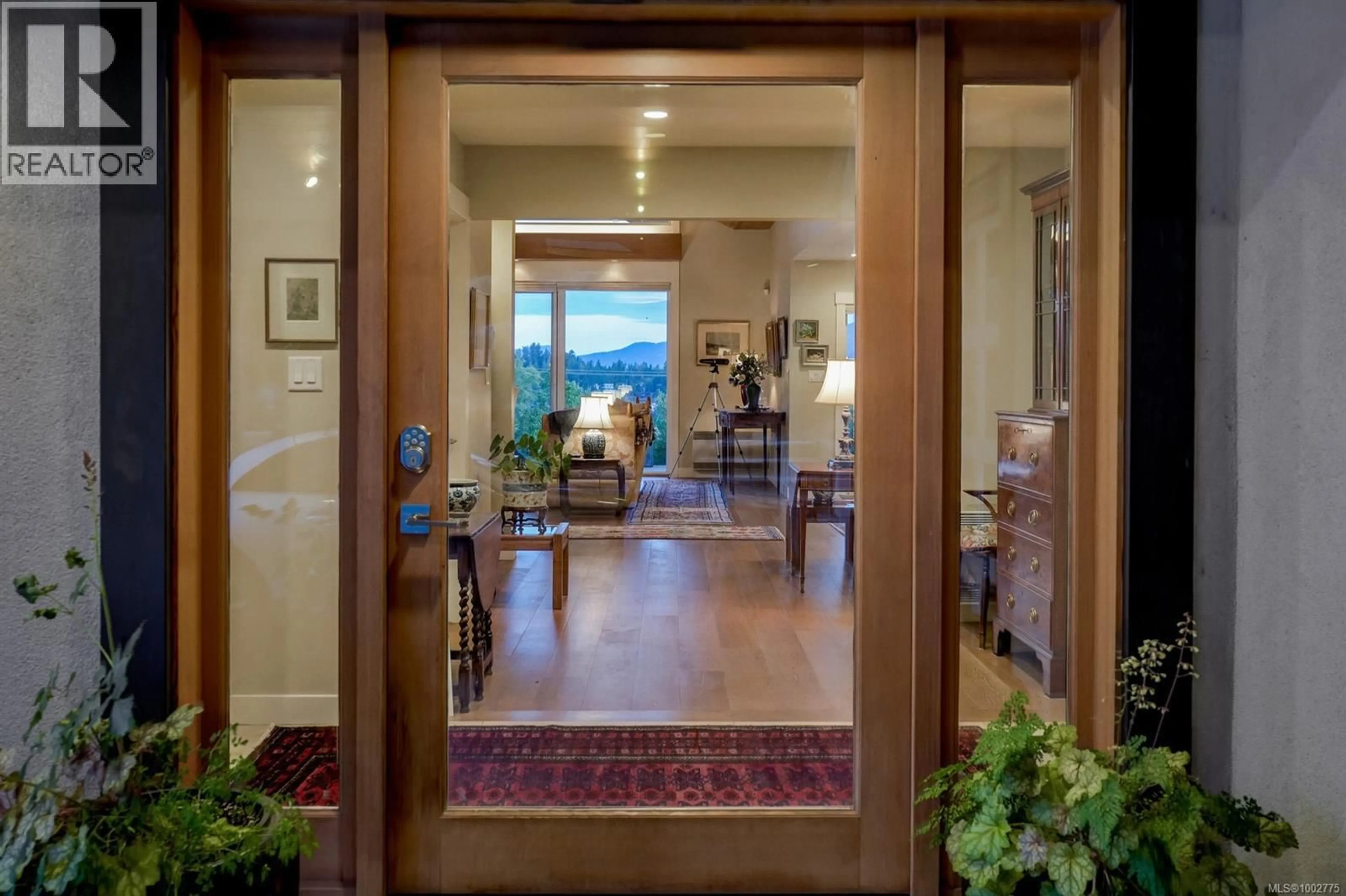 Indoor foyer for 11333 CHALET ROAD, North Saanich British Columbia V8L5L9