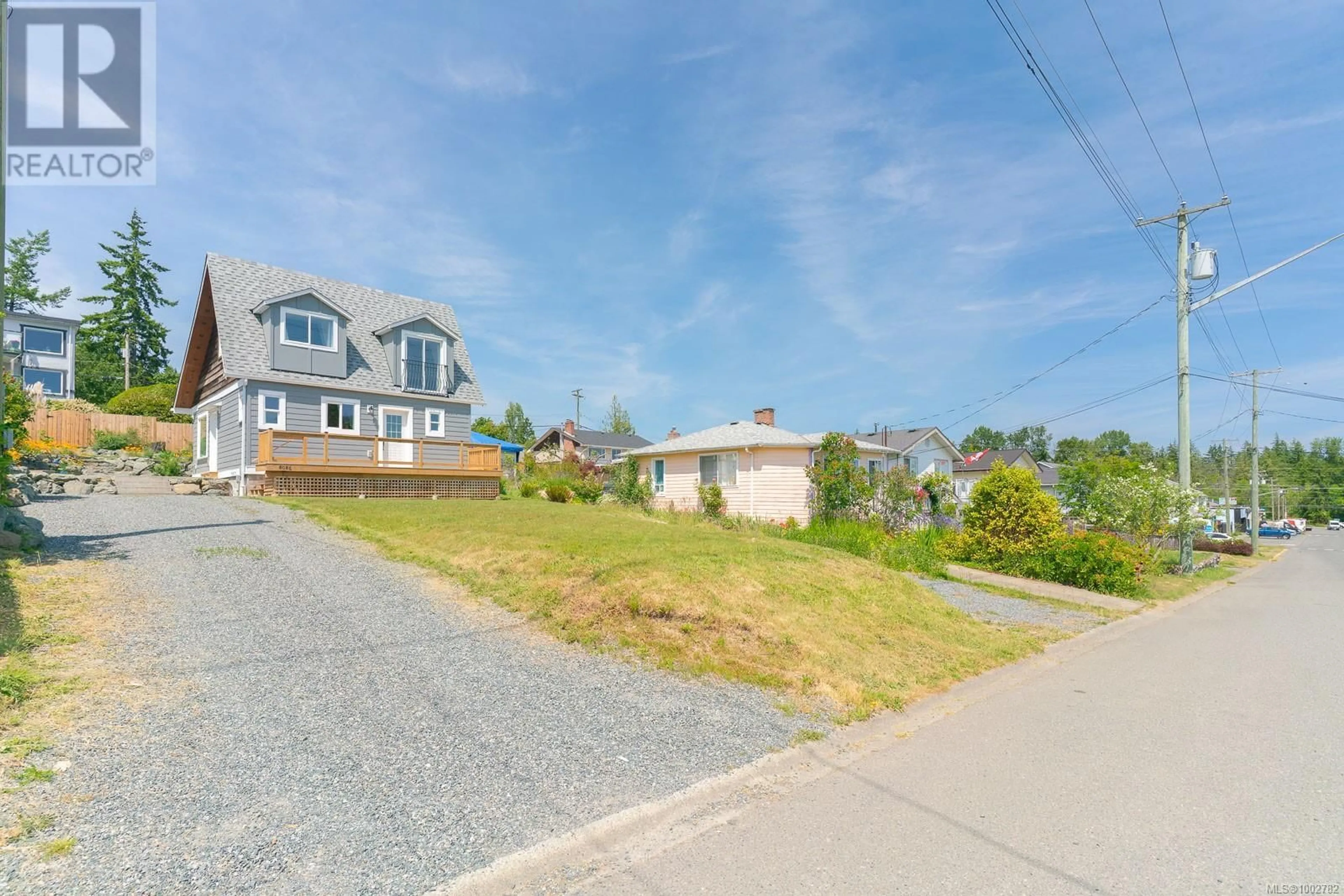 A pic from outside/outdoor area/front of a property/back of a property/a pic from drone, street for 8086 YORK AVENUE, Crofton British Columbia V0R1R0
