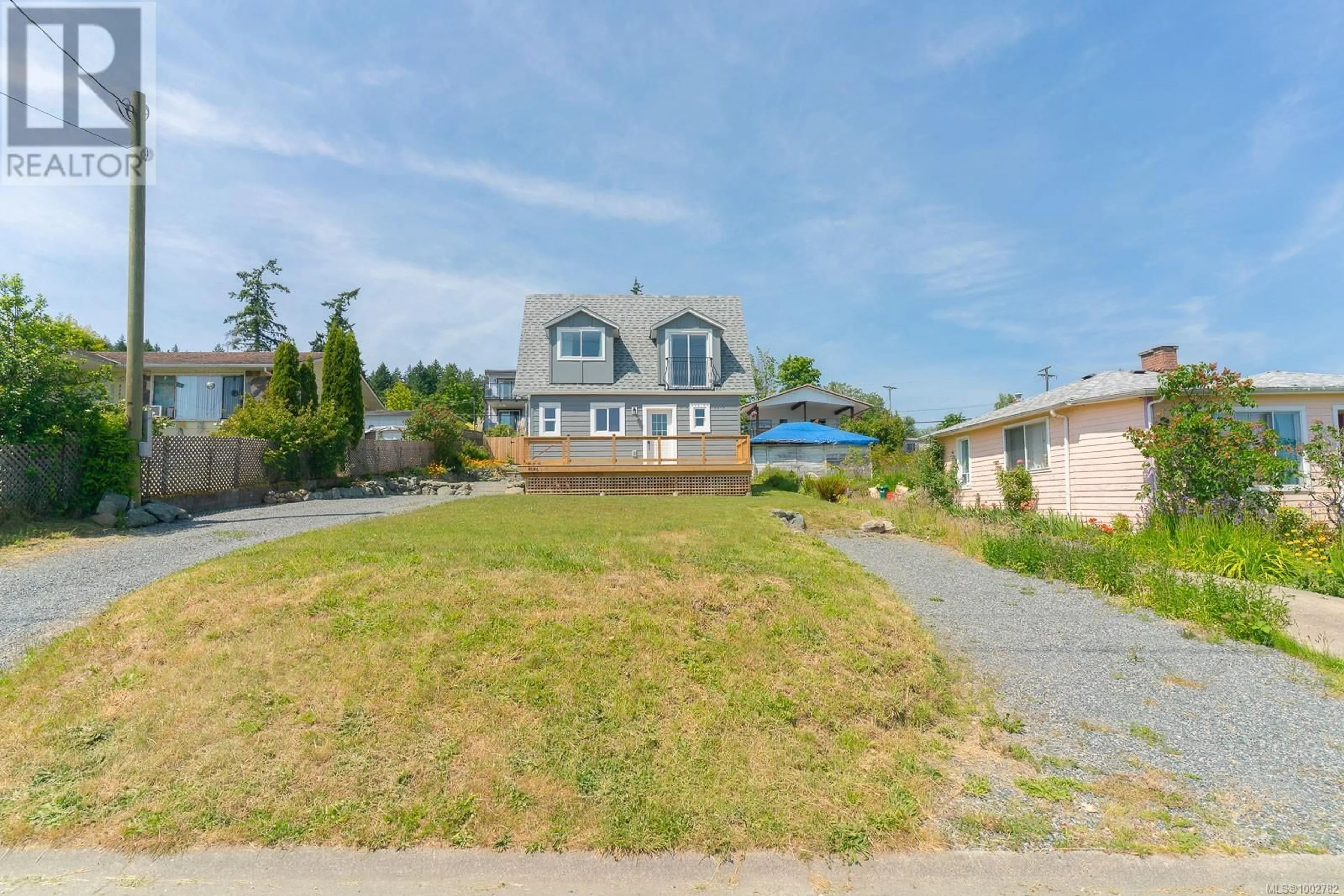 A pic from outside/outdoor area/front of a property/back of a property/a pic from drone, street for 8086 YORK AVENUE, Crofton British Columbia V0R1R0