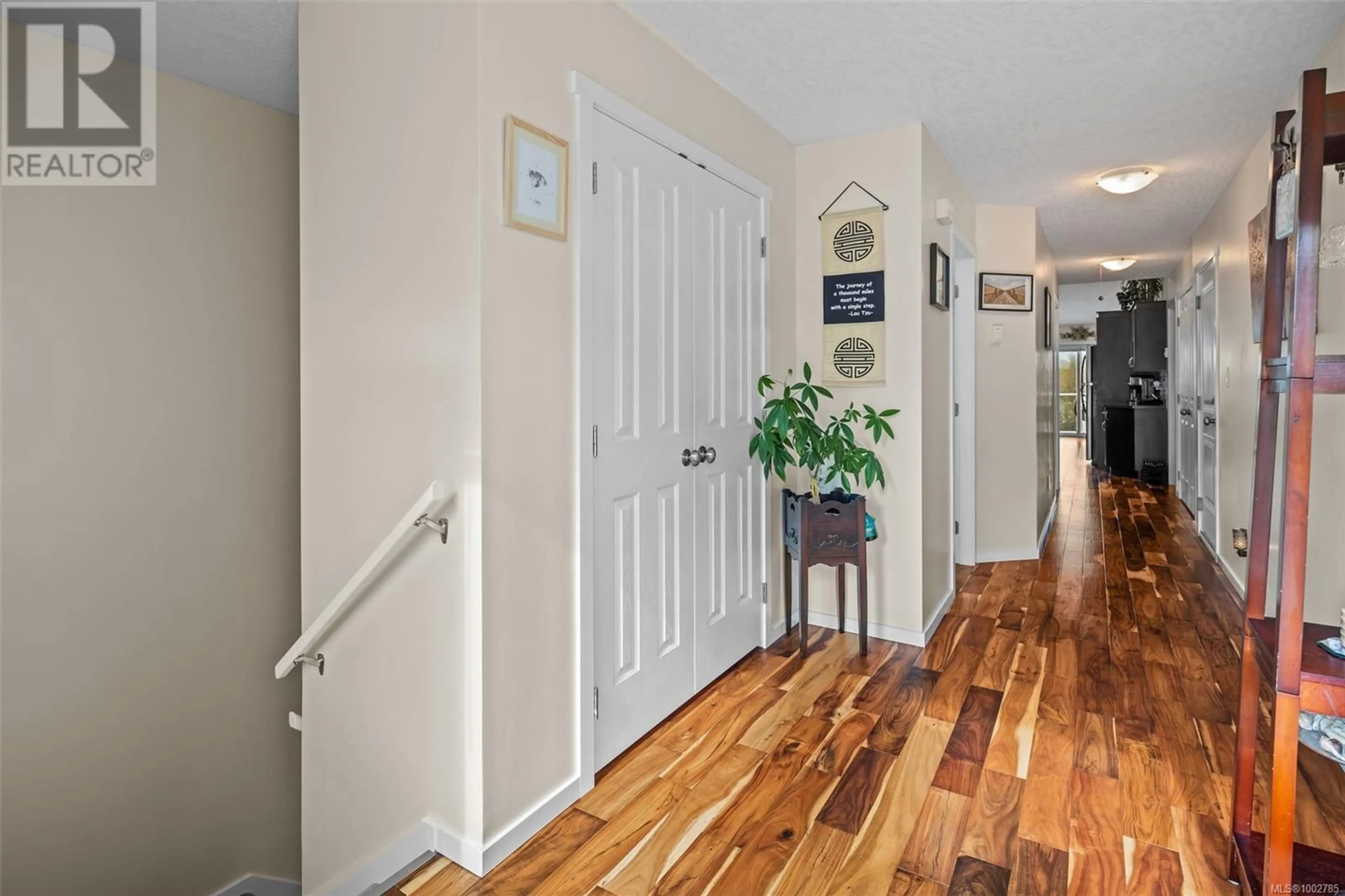Indoor foyer for 6 - 2740 STAUTW ROAD, Central Saanich British Columbia V8M0A8