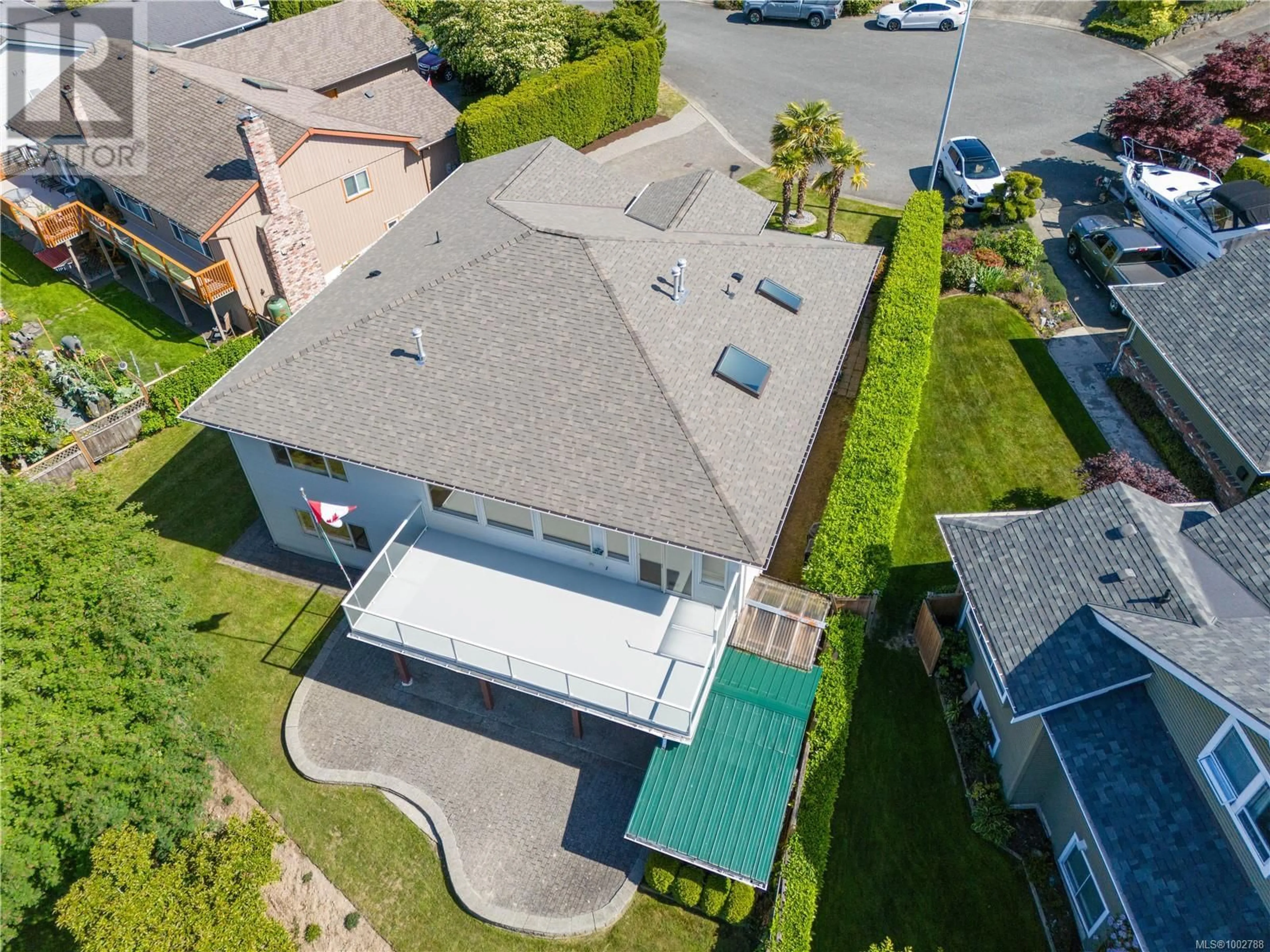 A pic from outside/outdoor area/front of a property/back of a property/a pic from drone, street for 512 WESTVIEW PLACE, Nanaimo British Columbia V9V1B3