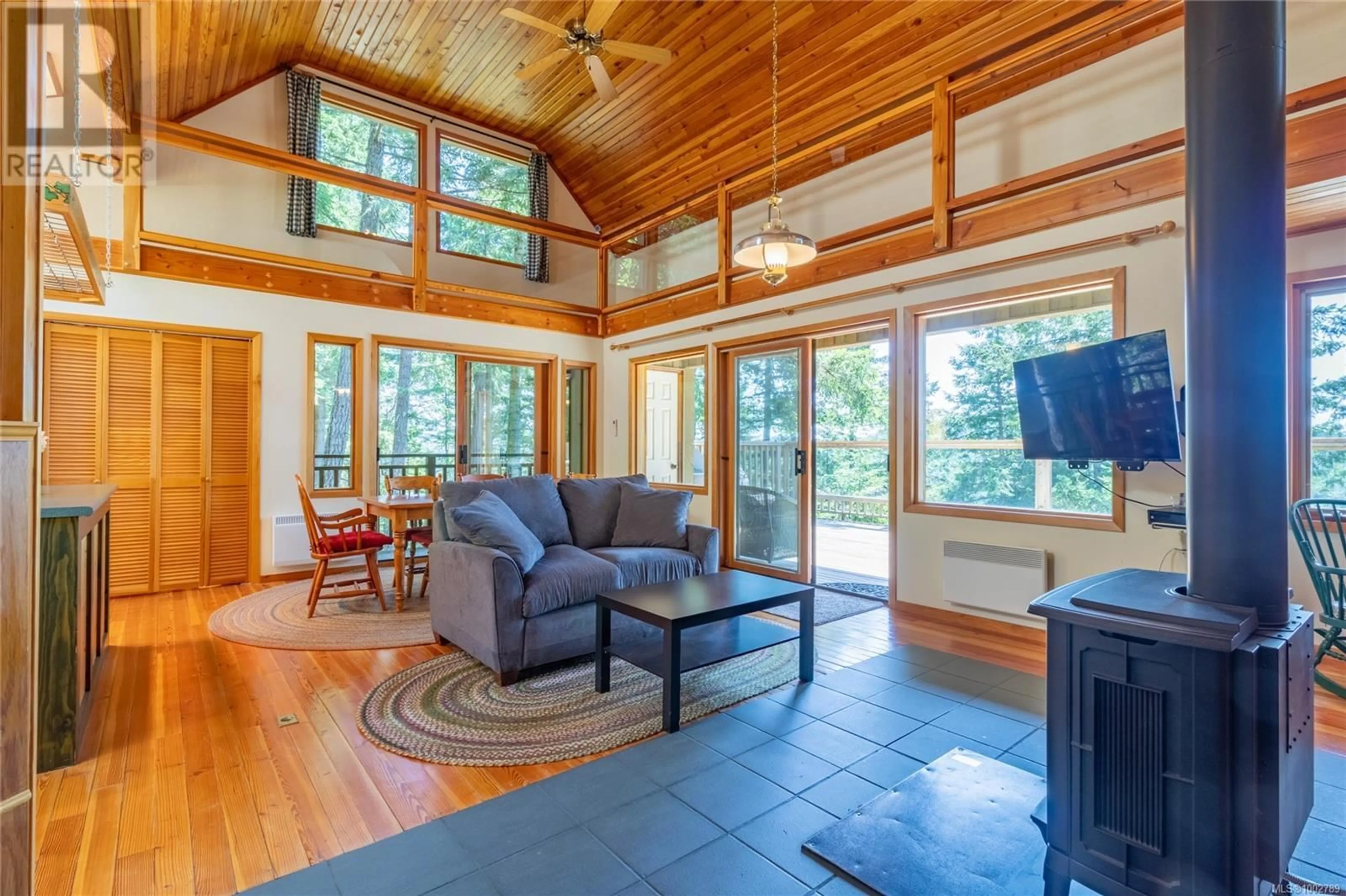Living room with furniture, wood/laminate floor for 3350 PORT WASHINGTON ROAD, Pender Island British Columbia V0N2M1