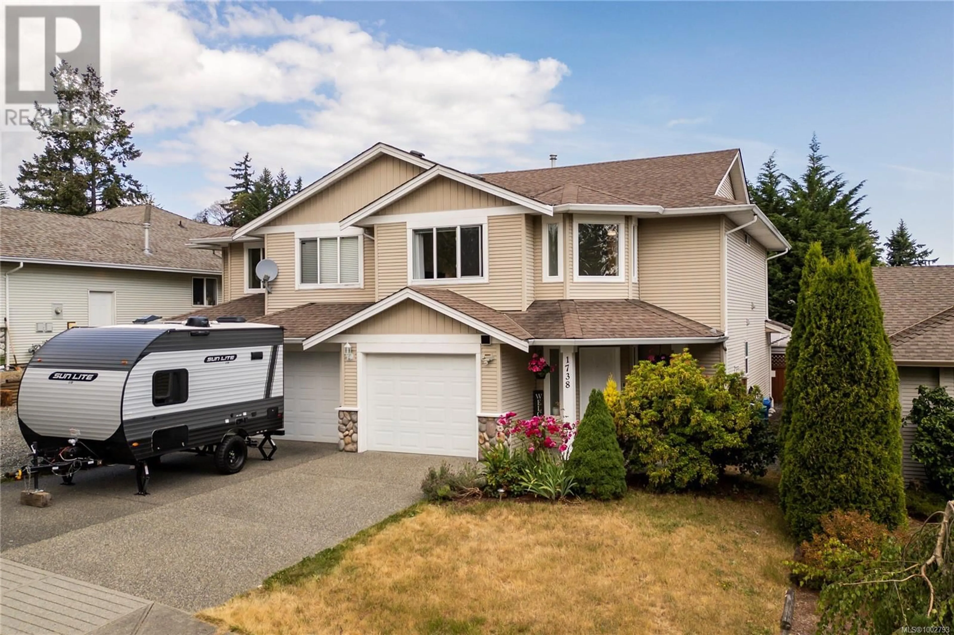 Home with vinyl exterior material, street for 1738 COUNTRY HILLS DRIVE, Nanaimo British Columbia V9X1X5