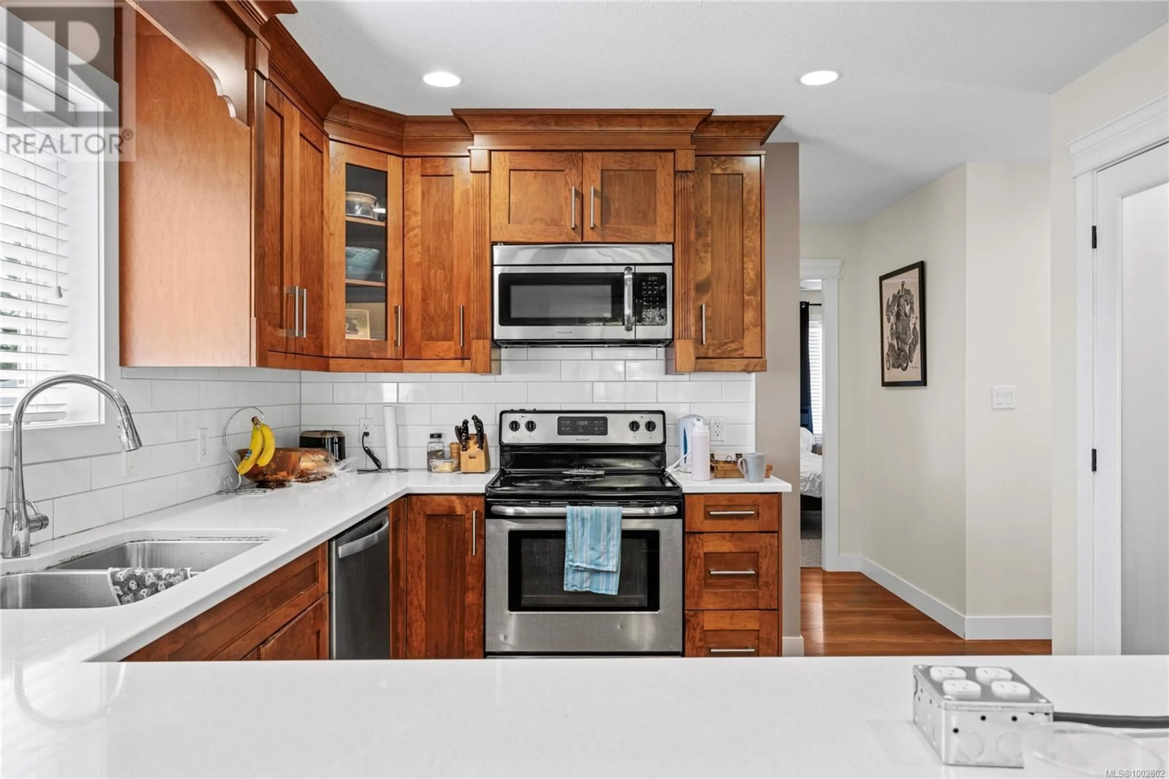 Standard kitchen, ceramic/tile floor for 119 GRACE PLACE, Nanaimo British Columbia V9T0G1