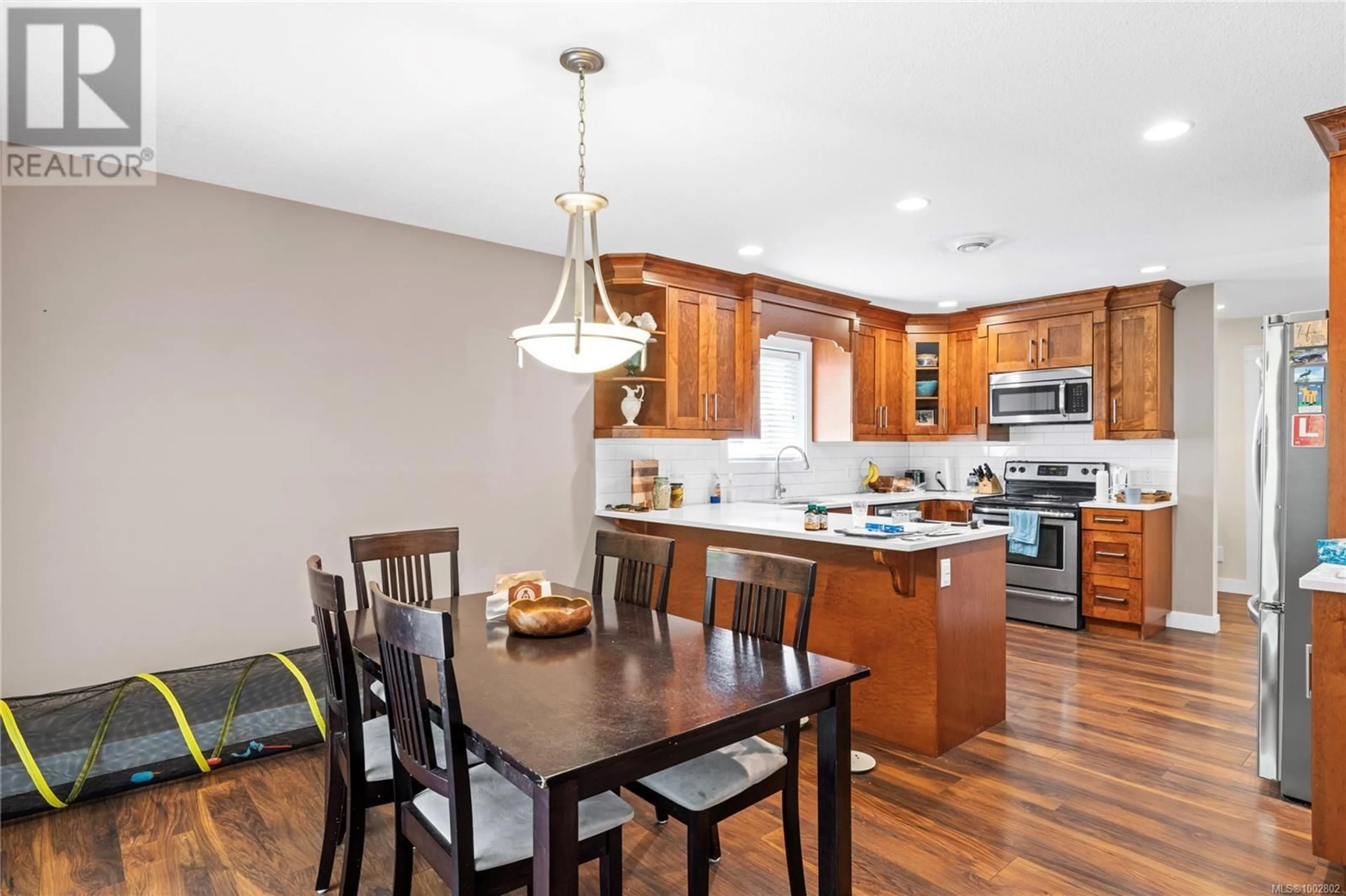 Open concept kitchen, wood/laminate floor for 119 GRACE PLACE, Nanaimo British Columbia V9T0G1