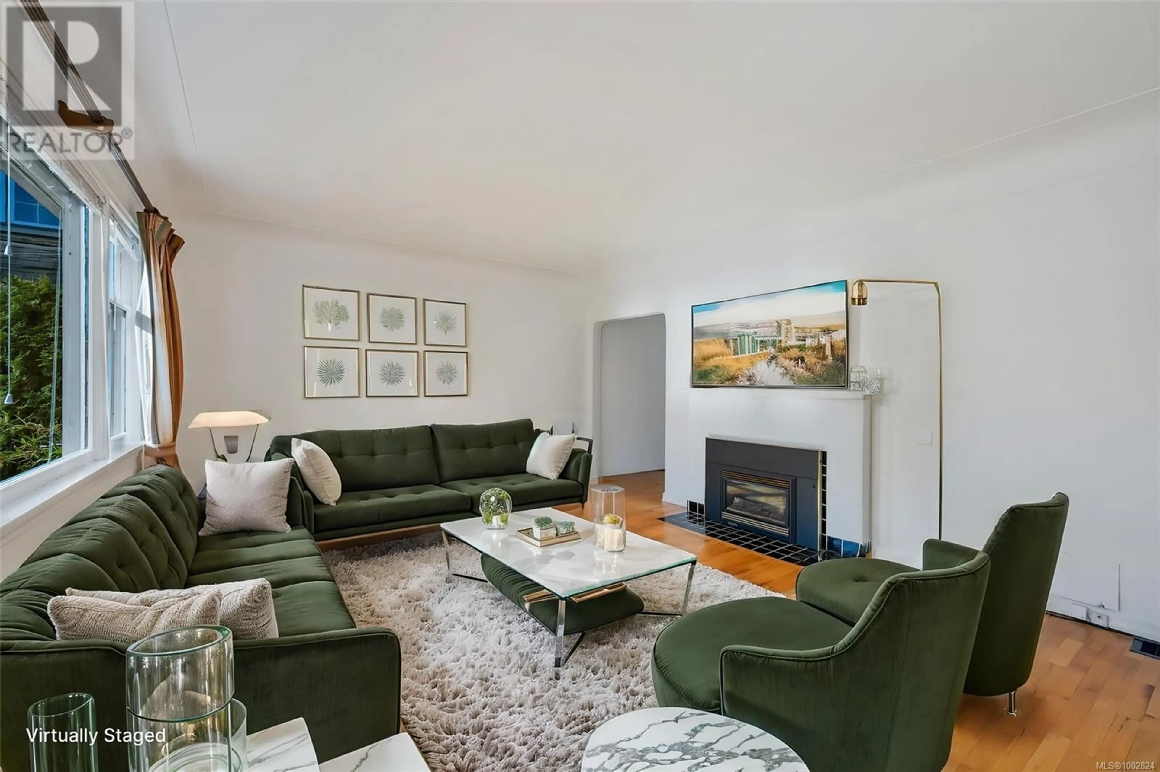 Living room with furniture, unknown for 2734 HERON STREET, Oak Bay British Columbia V8R6A2