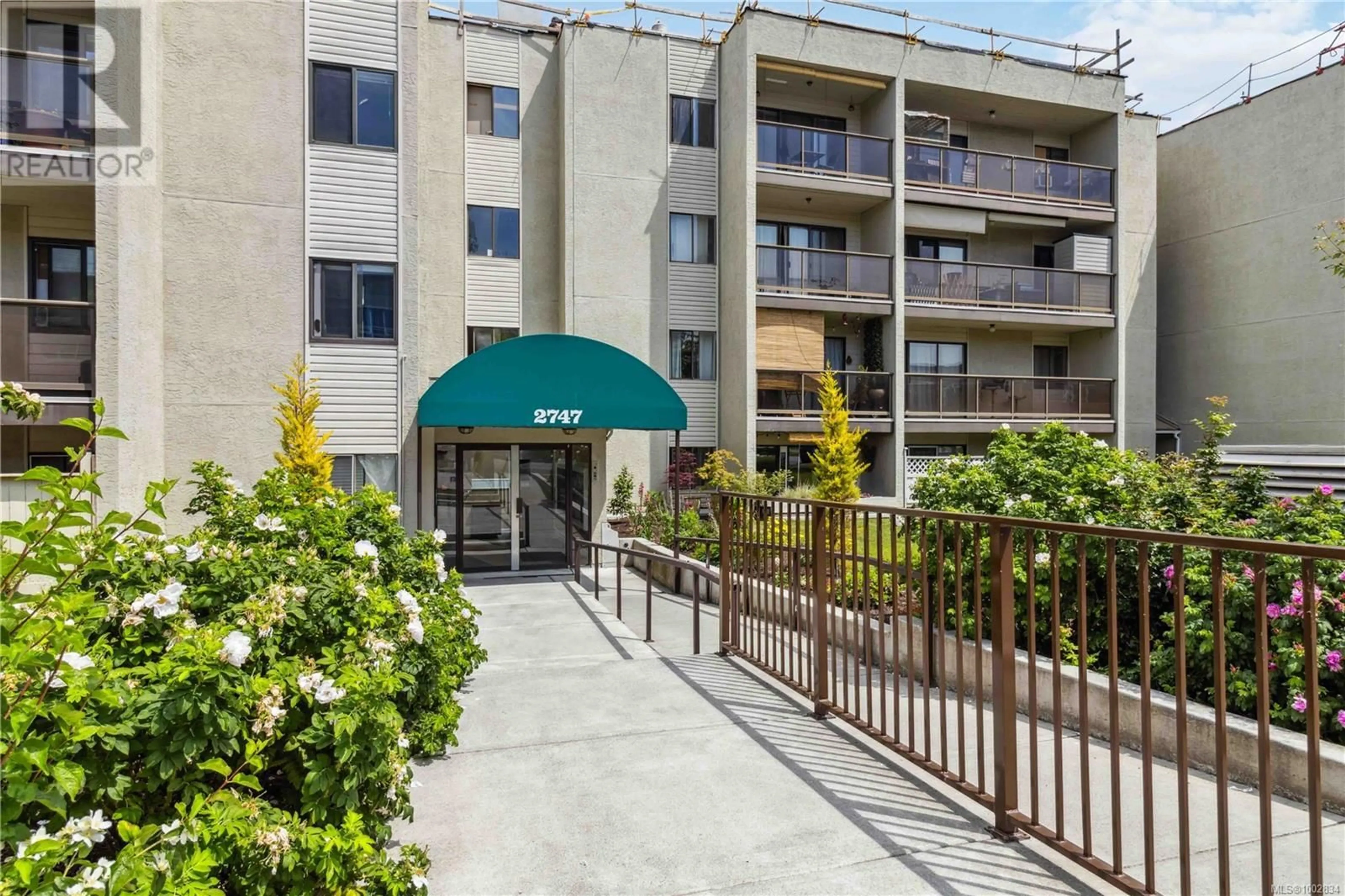 Patio, street for 209 - 2747 QUADRA STREET, Victoria British Columbia V8T4E5