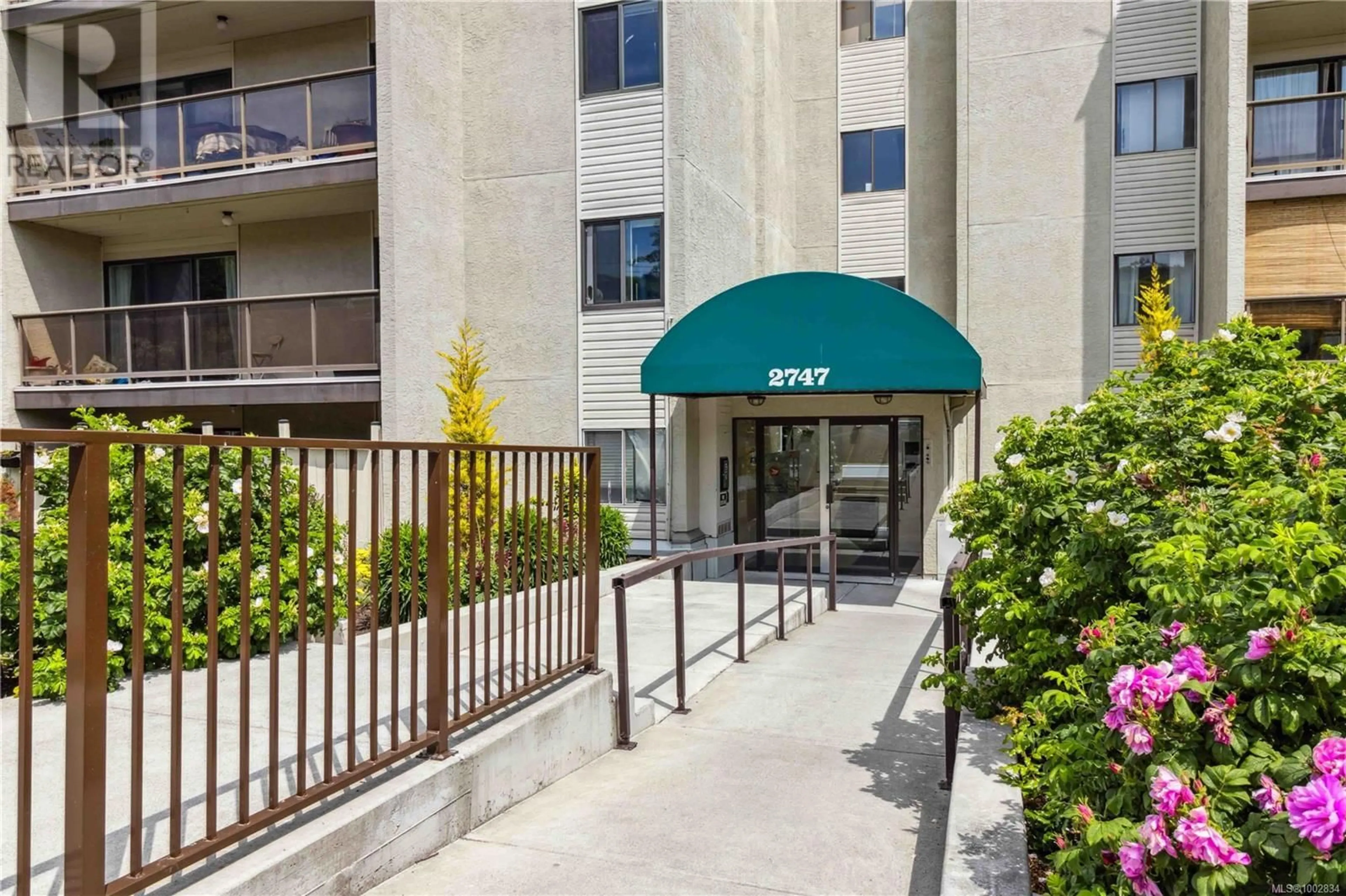 Indoor foyer for 209 - 2747 QUADRA STREET, Victoria British Columbia V8T4E5