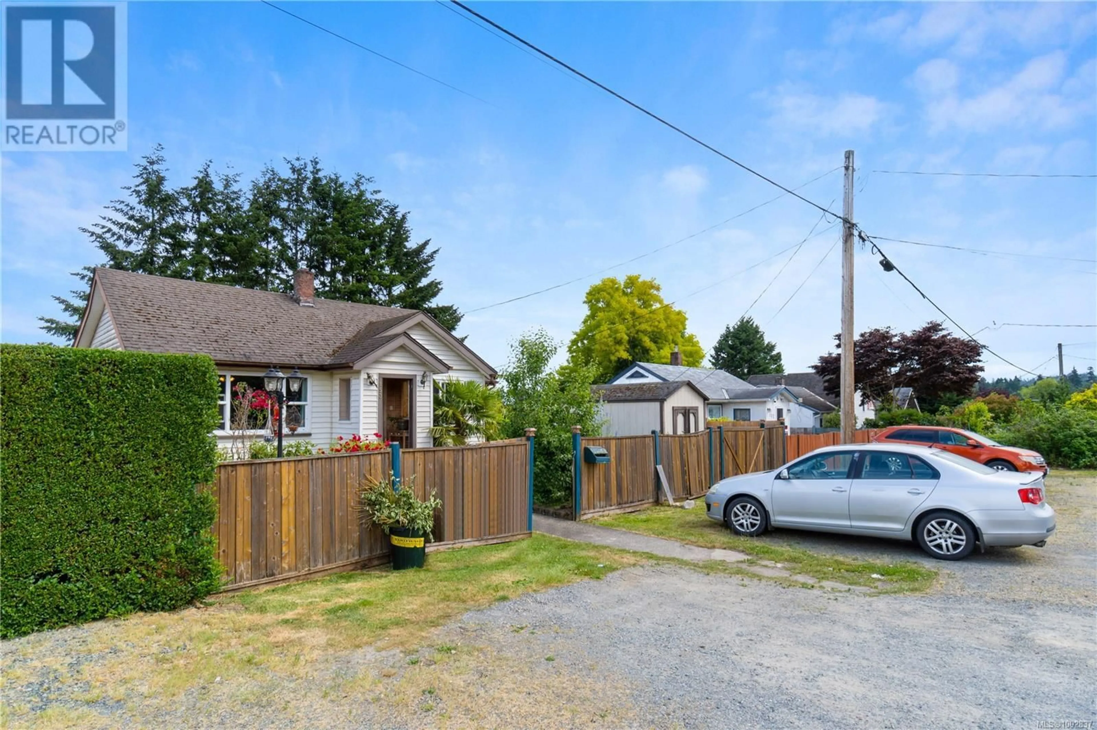 A pic from outside/outdoor area/front of a property/back of a property/a pic from drone, street for 153 VIEW STREET, Nanaimo British Columbia V9R4N5