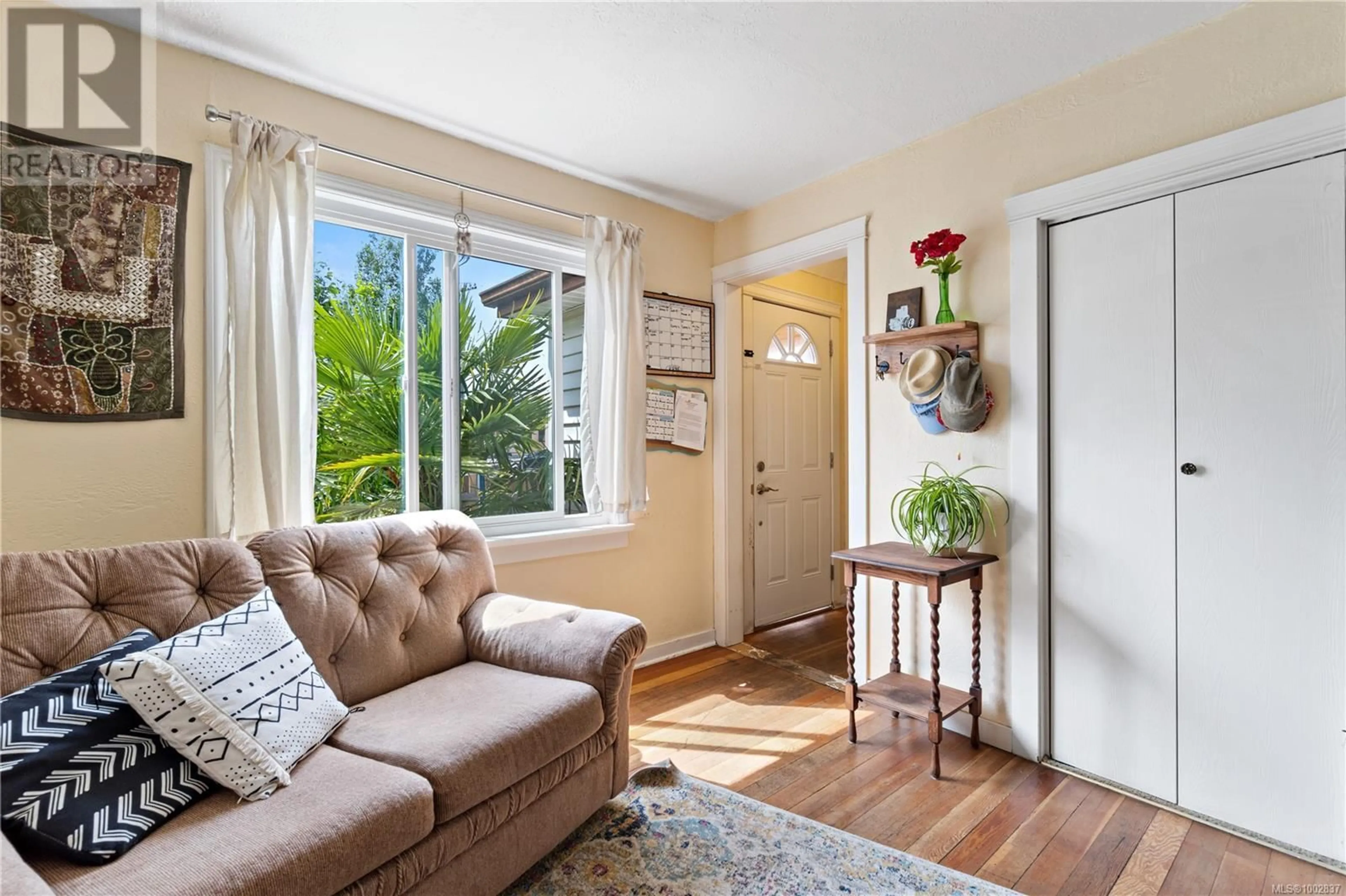 Living room with furniture, unknown for 153 VIEW STREET, Nanaimo British Columbia V9R4N5