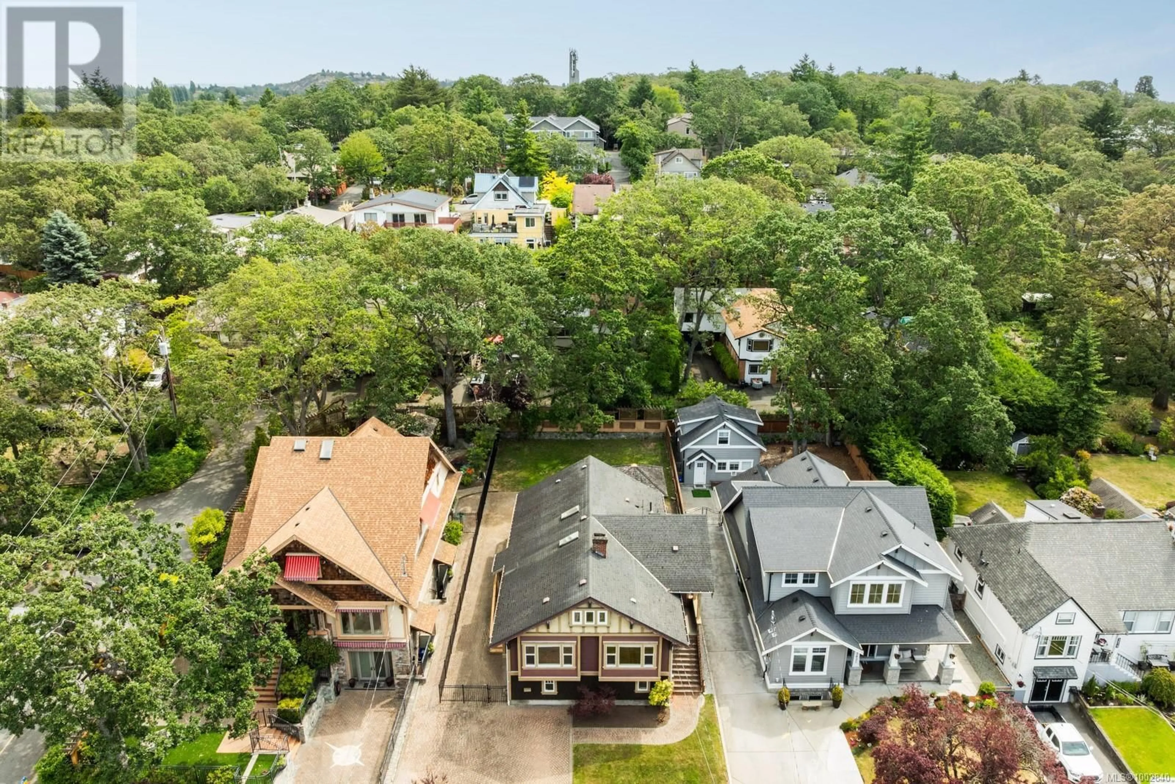 A pic from outside/outdoor area/front of a property/back of a property/a pic from drone, street for 3027 FIFTH STREET, Victoria British Columbia V8T4B6