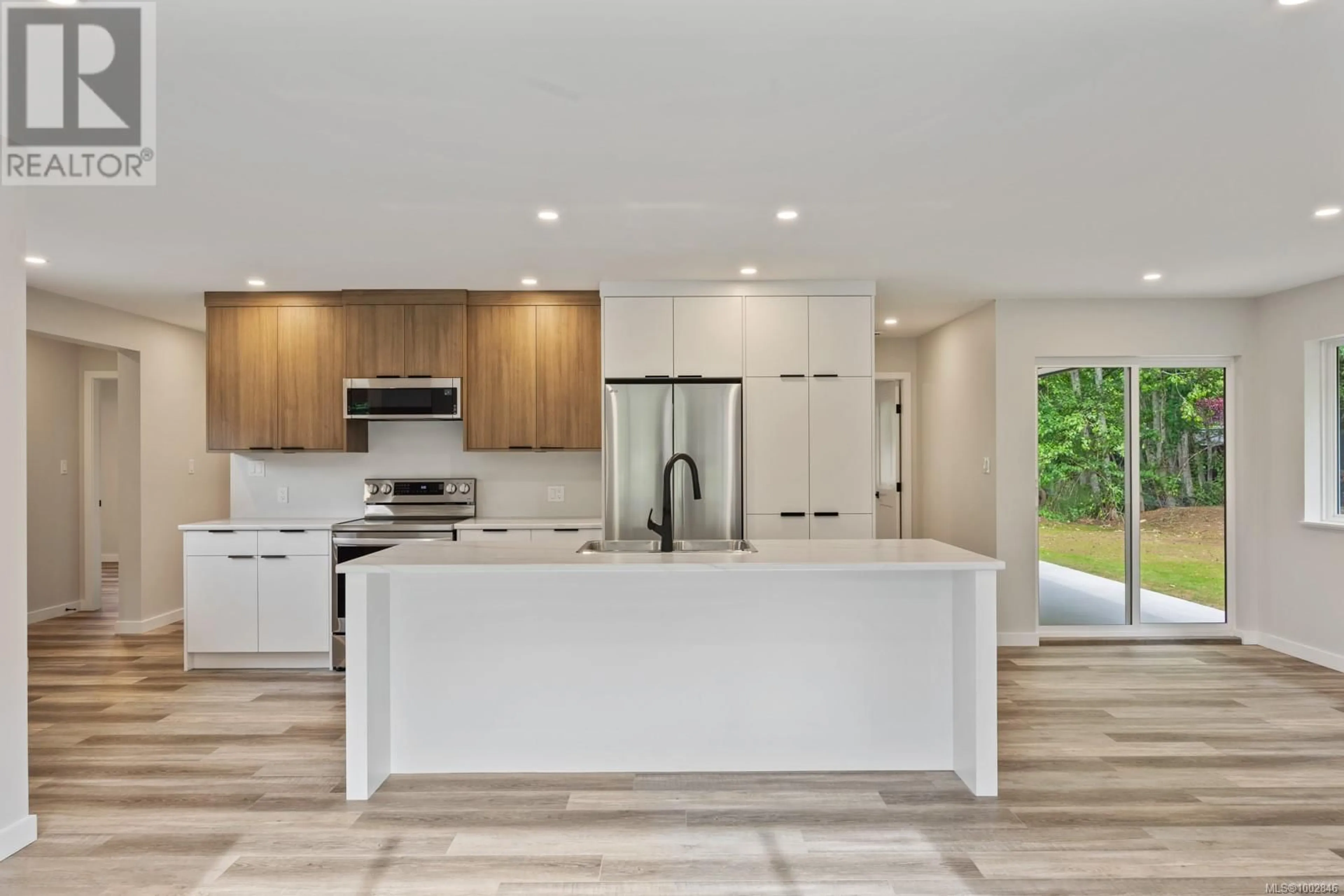 Open concept kitchen, ceramic/tile floor for 1959 WILFRED ROAD, Black Creek British Columbia V9J1J8