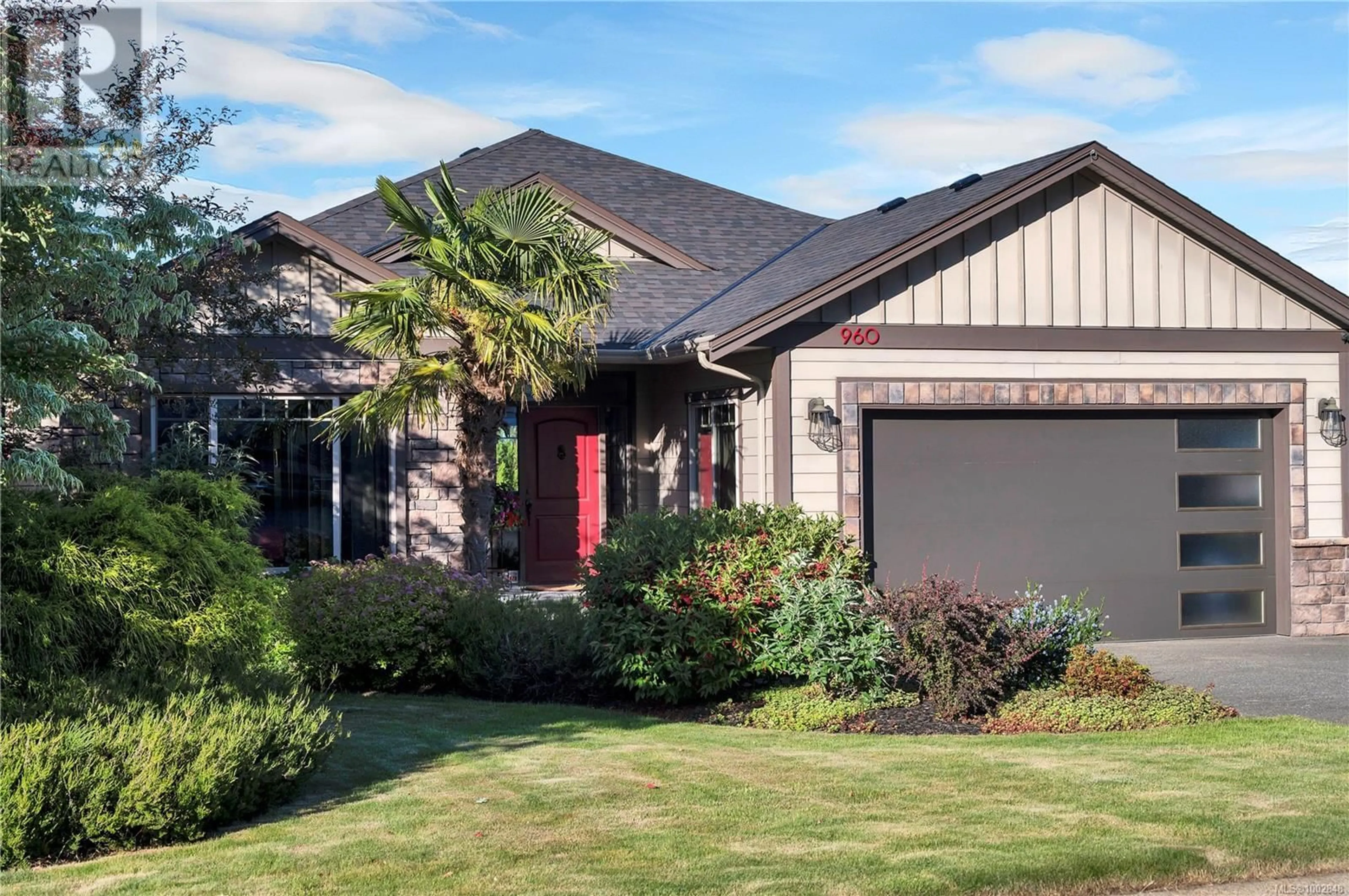 Home with vinyl exterior material, street for 960 TIMBERLINE DRIVE, Campbell River British Columbia V9W1W1