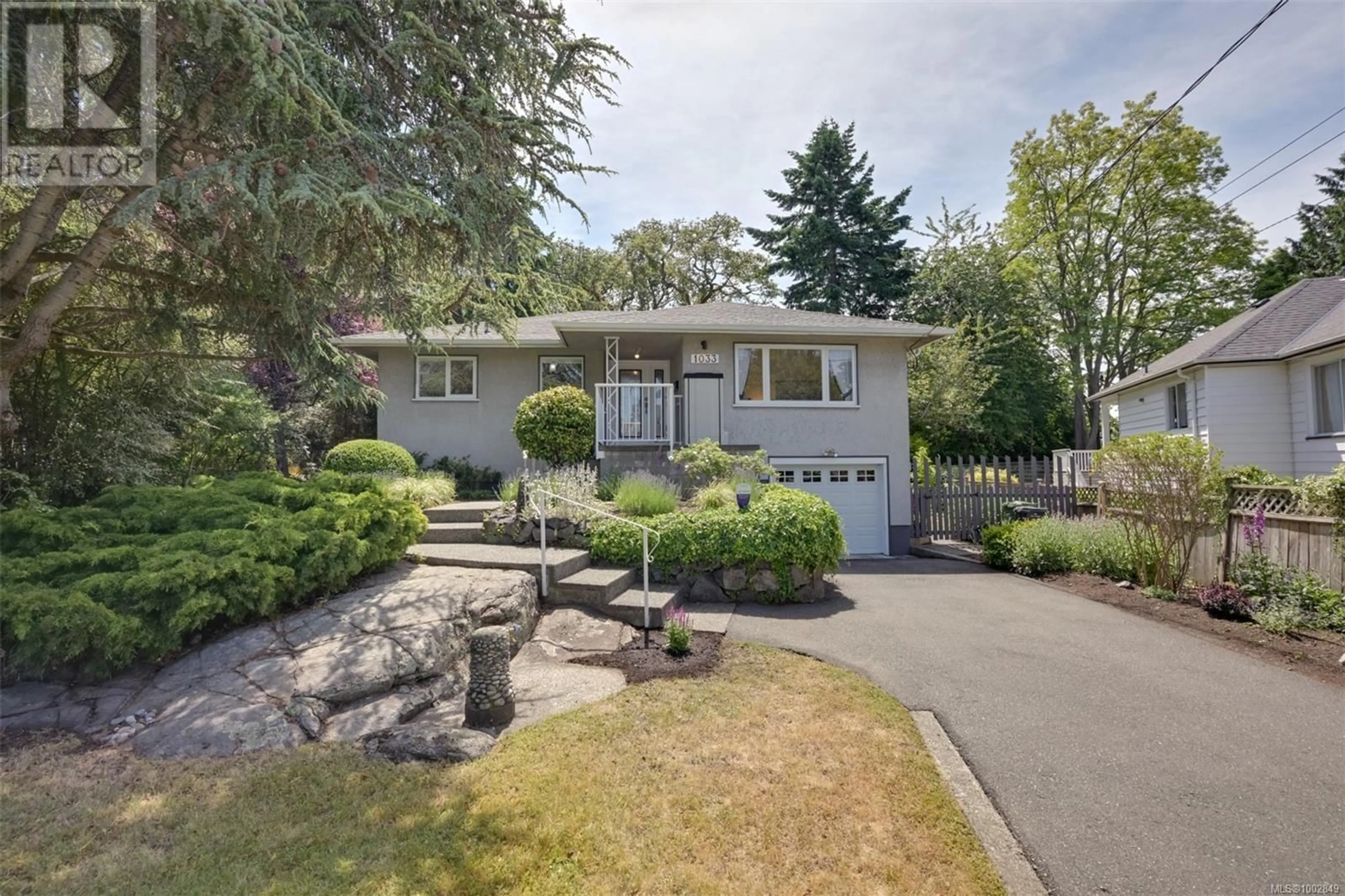 Home with vinyl exterior material, street for 1033 PENTRELEW PLACE, Victoria British Columbia V8V4J5