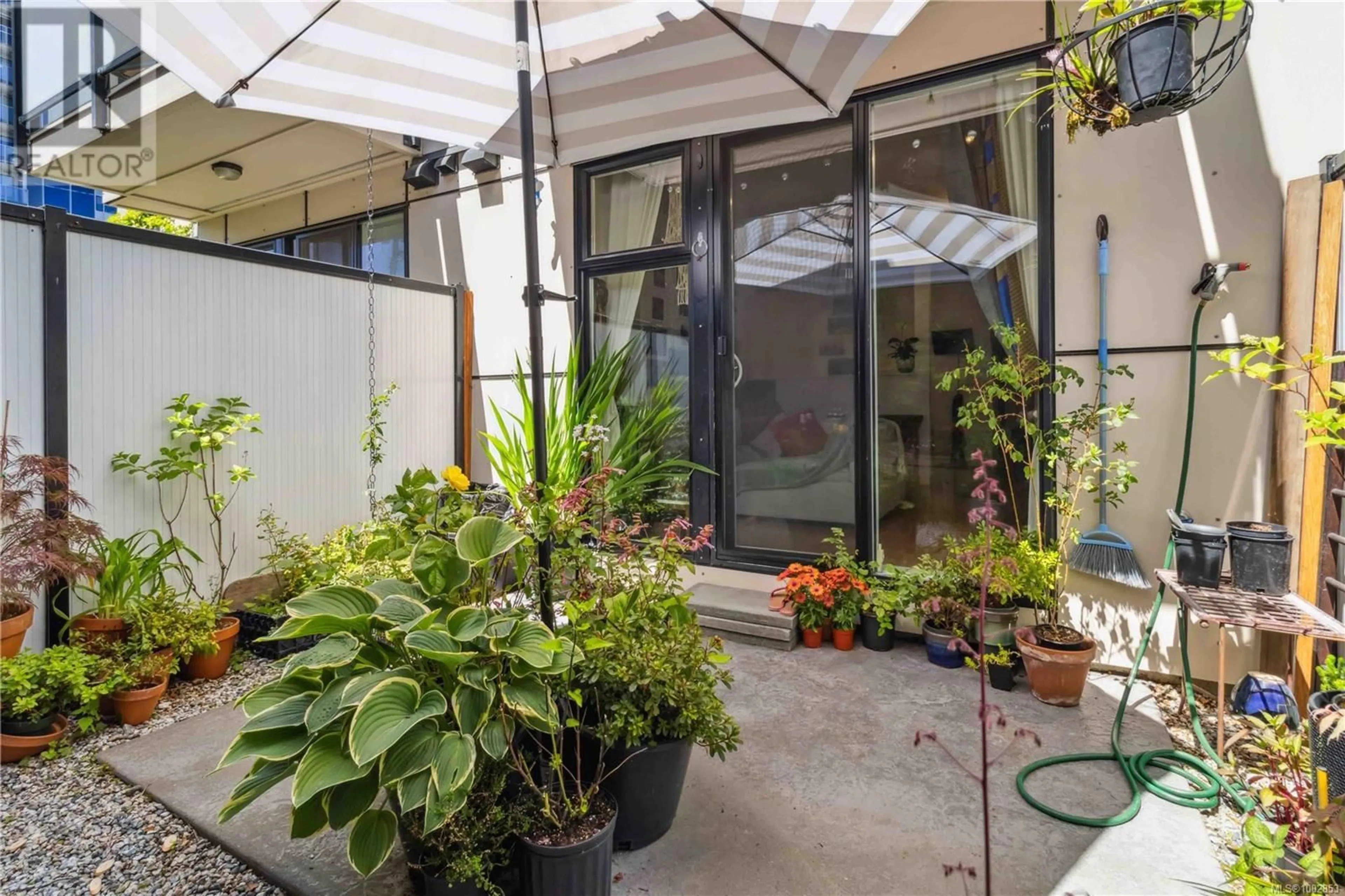 Patio, street for 103 - 1007 JOHNSON STREET, Victoria British Columbia V8V3N6