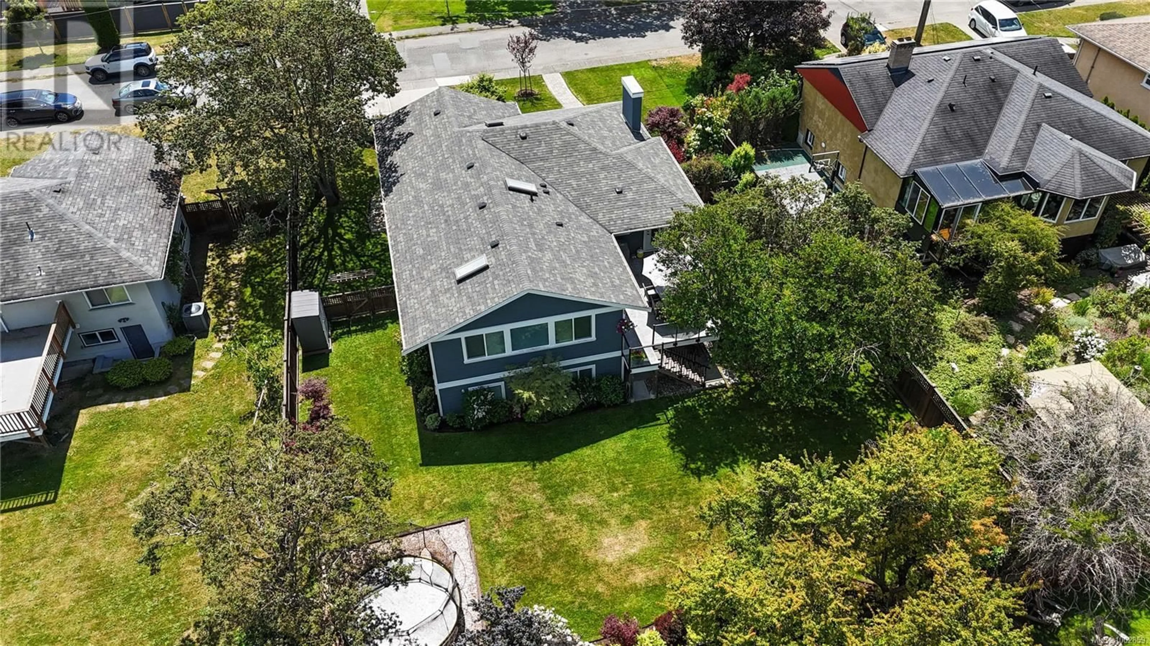A pic from outside/outdoor area/front of a property/back of a property/a pic from drone, street for 2080 ALLENBY STREET, Oak Bay British Columbia V8R3C1
