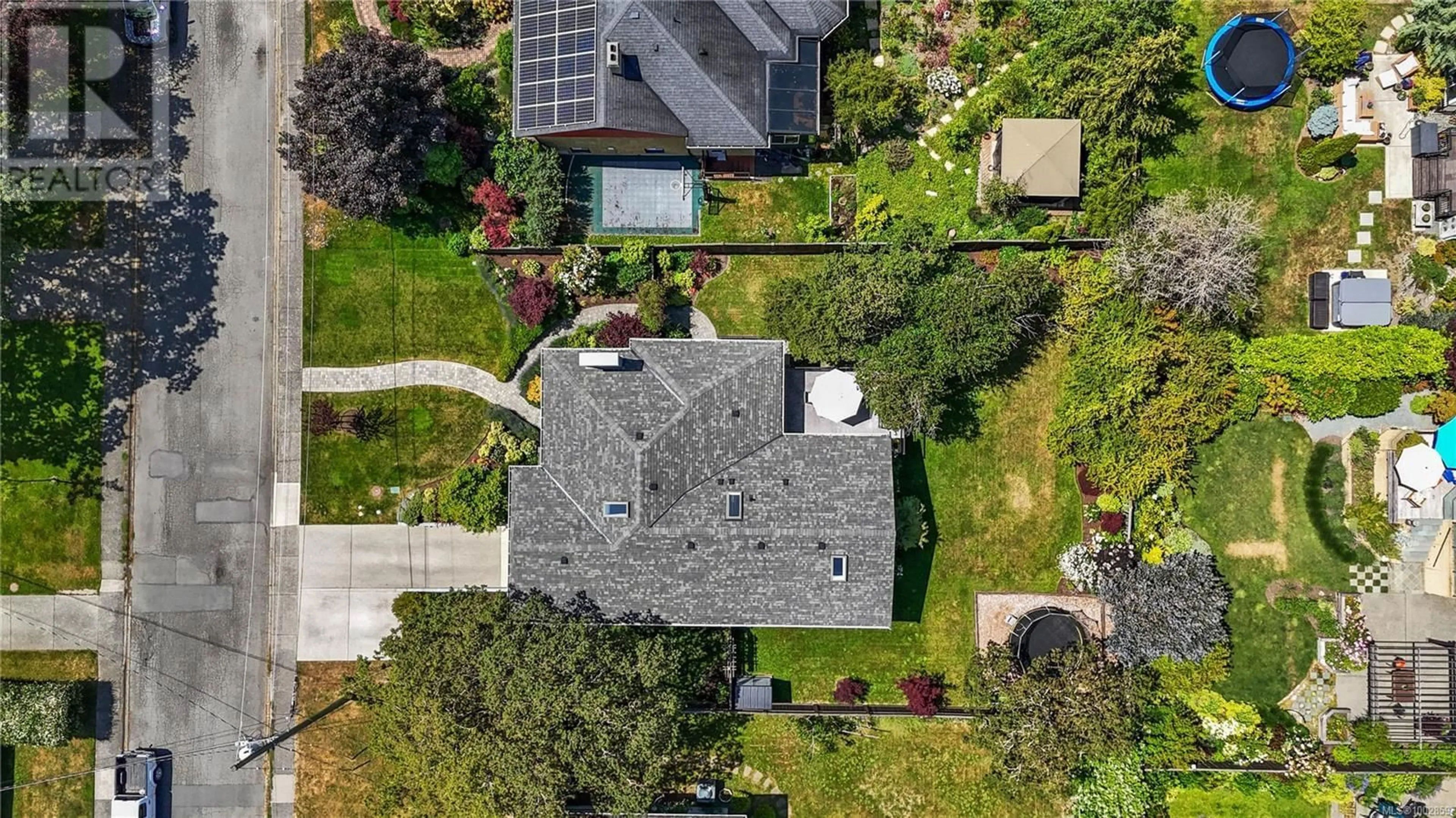 A pic from outside/outdoor area/front of a property/back of a property/a pic from drone, street for 2080 ALLENBY STREET, Oak Bay British Columbia V8R3C1