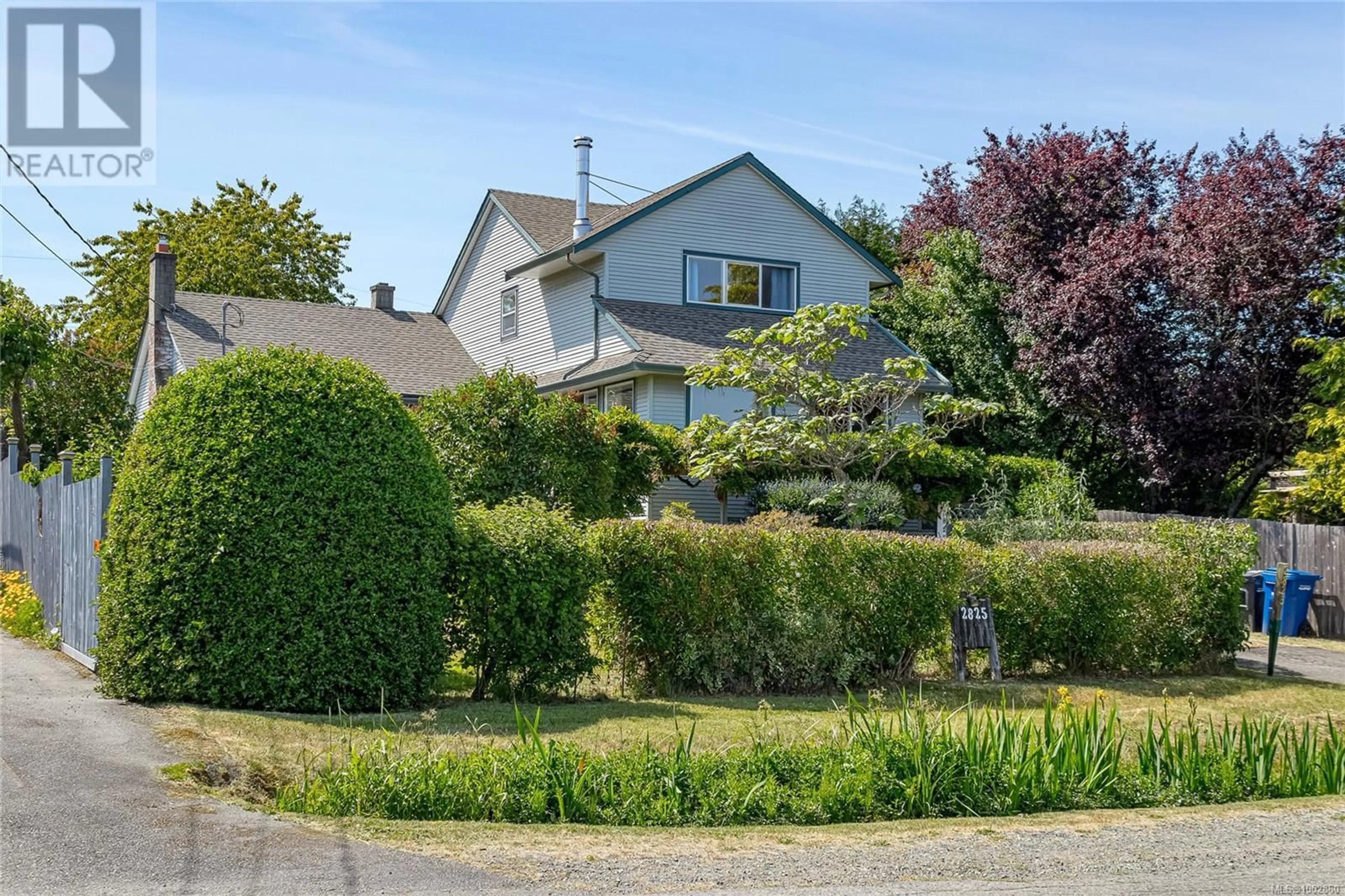 A pic from outside/outdoor area/front of a property/back of a property/a pic from drone, street for 2825 ELK STREET, Nanaimo British Columbia V9S3V2