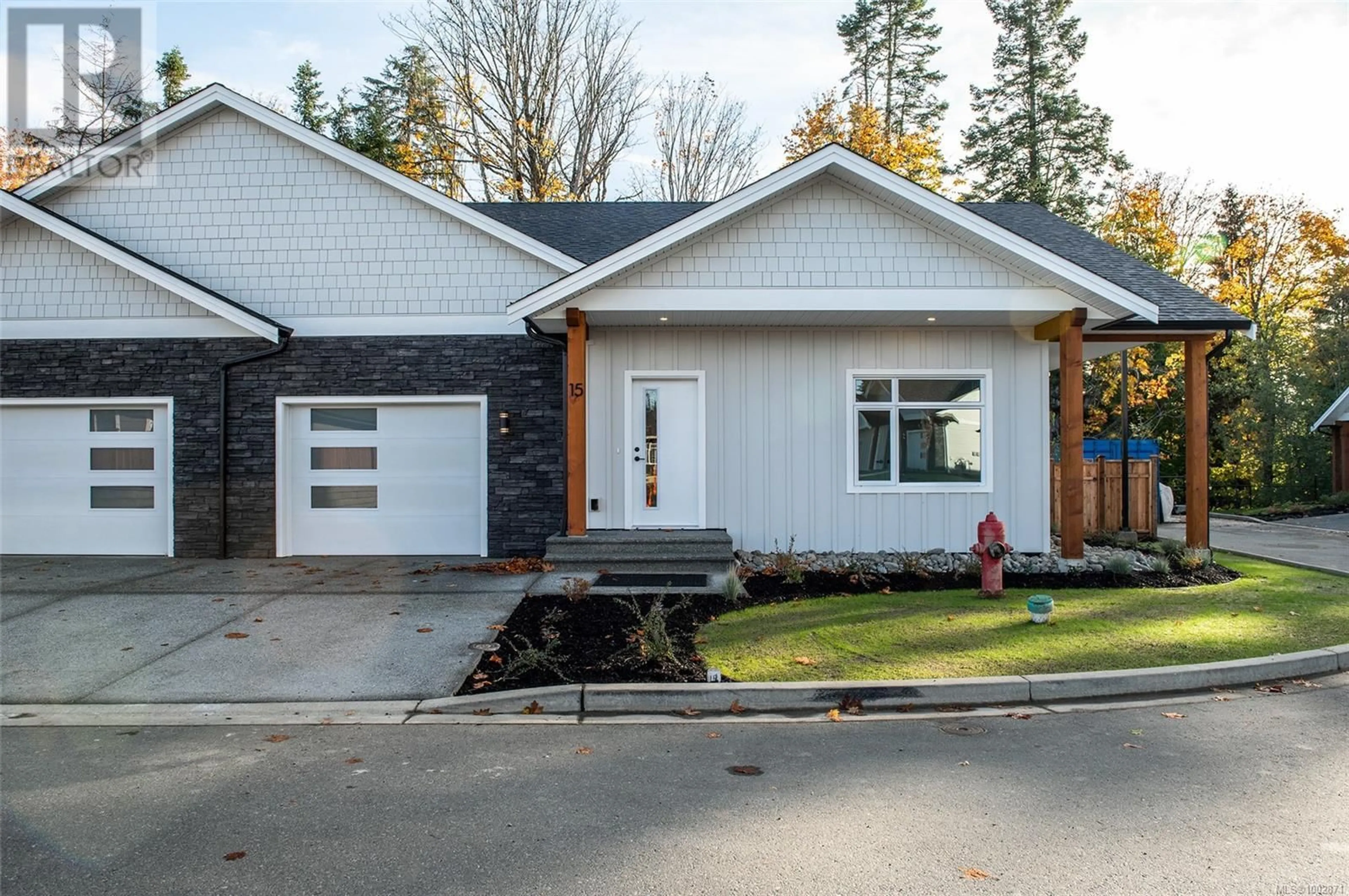 Home with vinyl exterior material, street for 19 - 1580 GLEN EAGLE DRIVE, Campbell River British Columbia V9W3N1