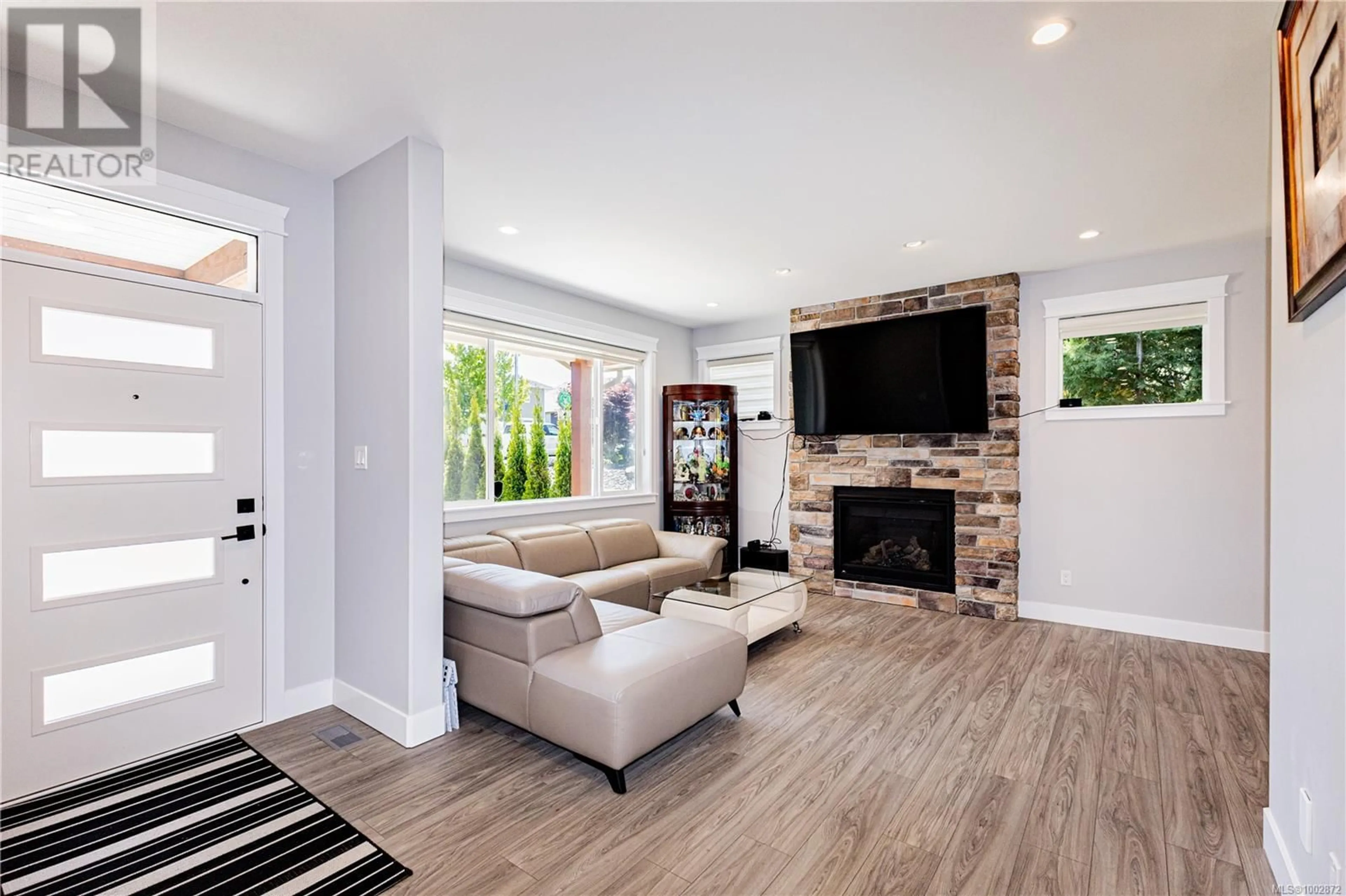 Living room with furniture, unknown for 188 VERMONT DRIVE, Campbell River British Columbia V9W0A4