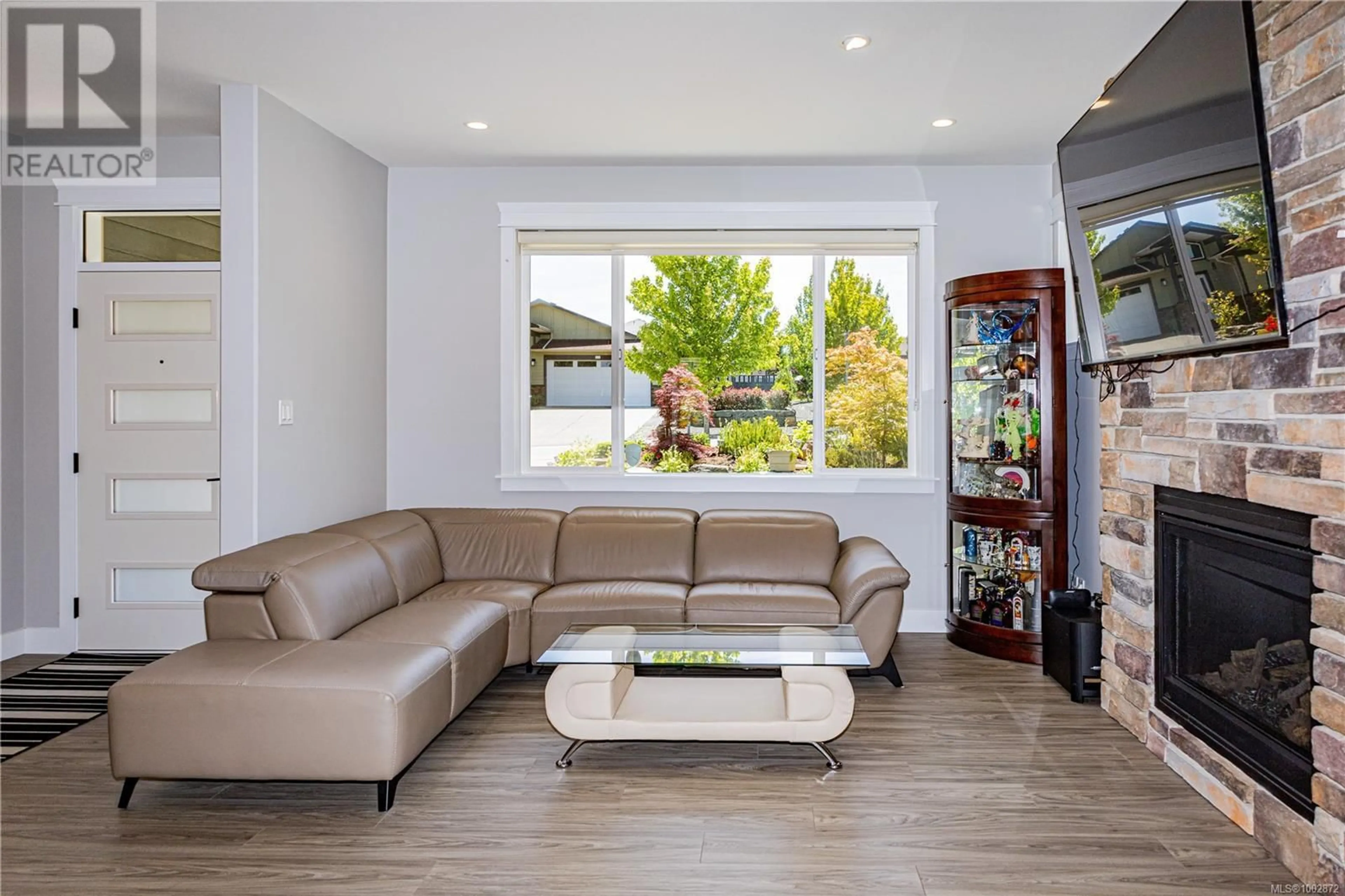 Living room with furniture, unknown for 188 VERMONT DRIVE, Campbell River British Columbia V9W0A4