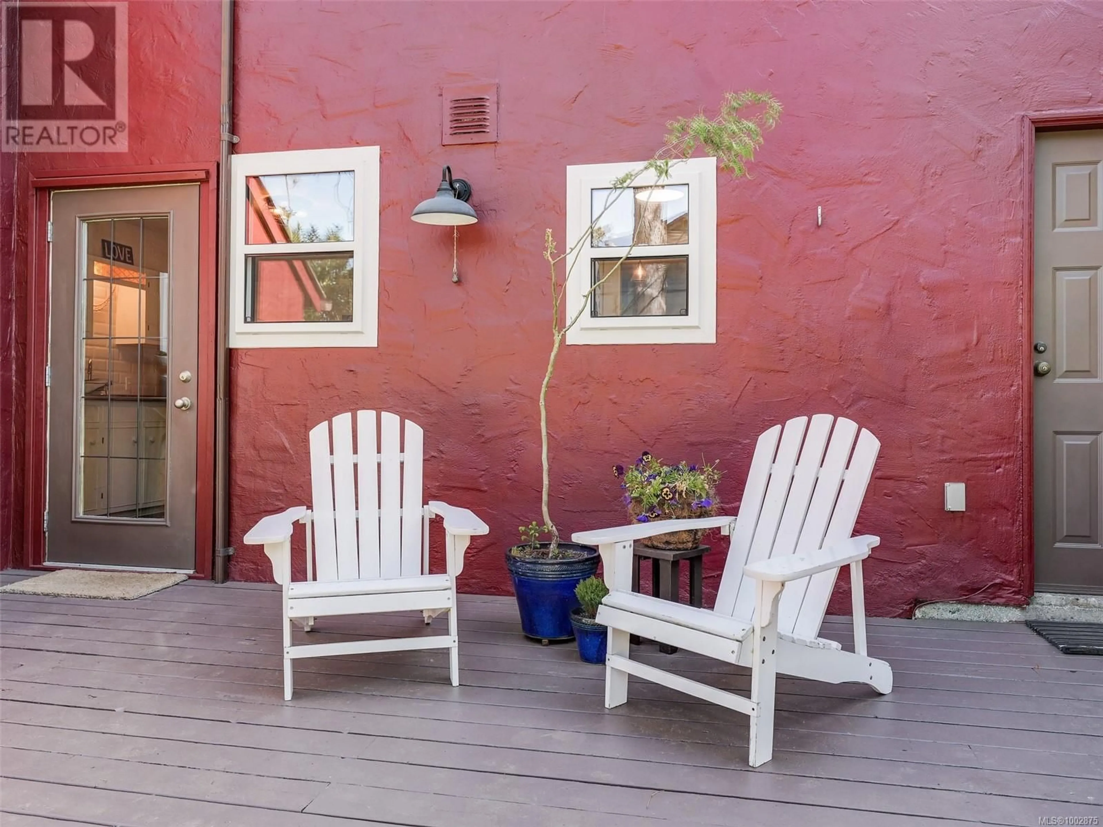 Patio, street for 3936 BRAEFOOT ROAD, Saanich British Columbia V8P3T2
