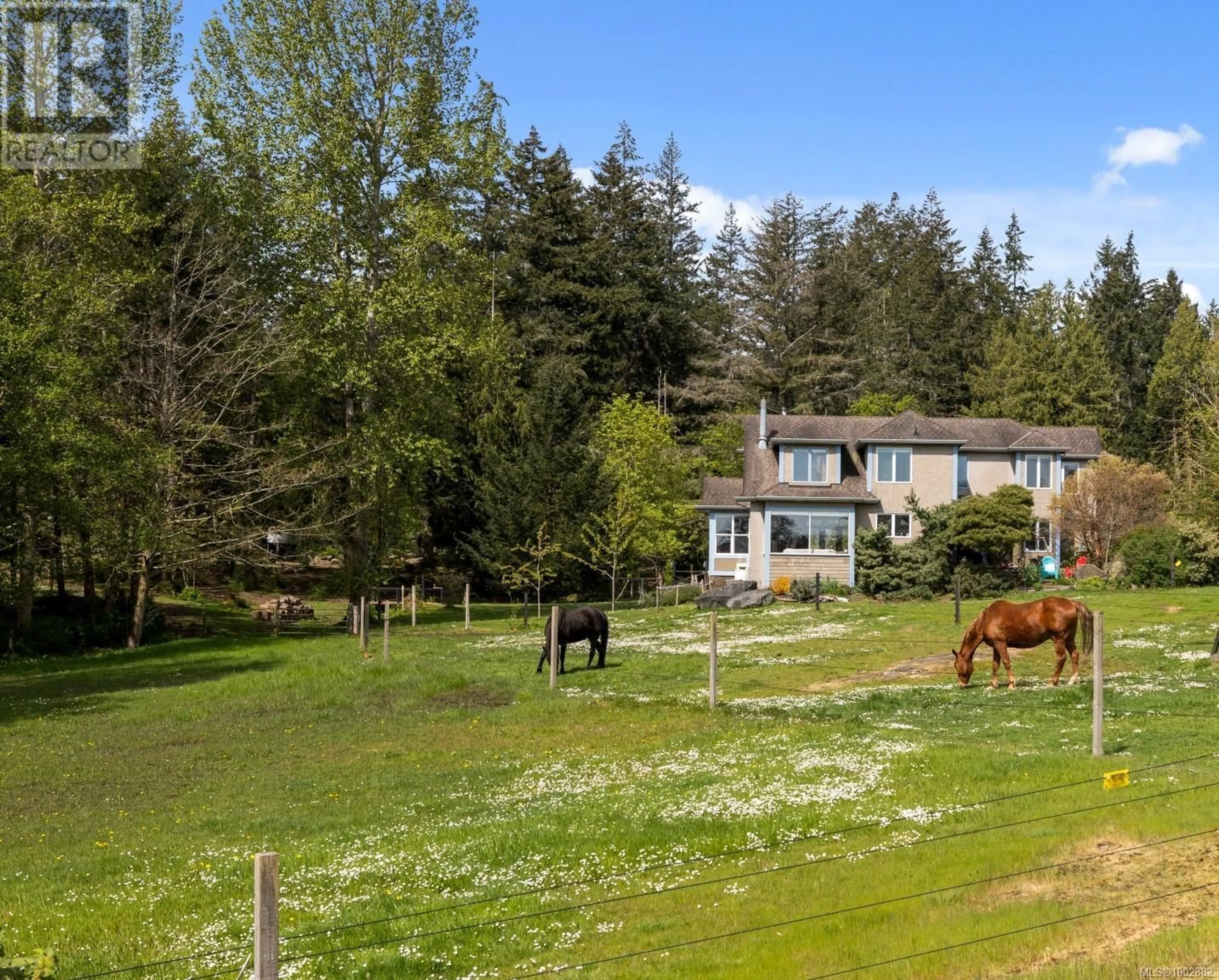 A pic from outside/outdoor area/front of a property/back of a property/a pic from drone, mountain view for 2035 PACE ROAD, Nanaimo British Columbia V9X1N8