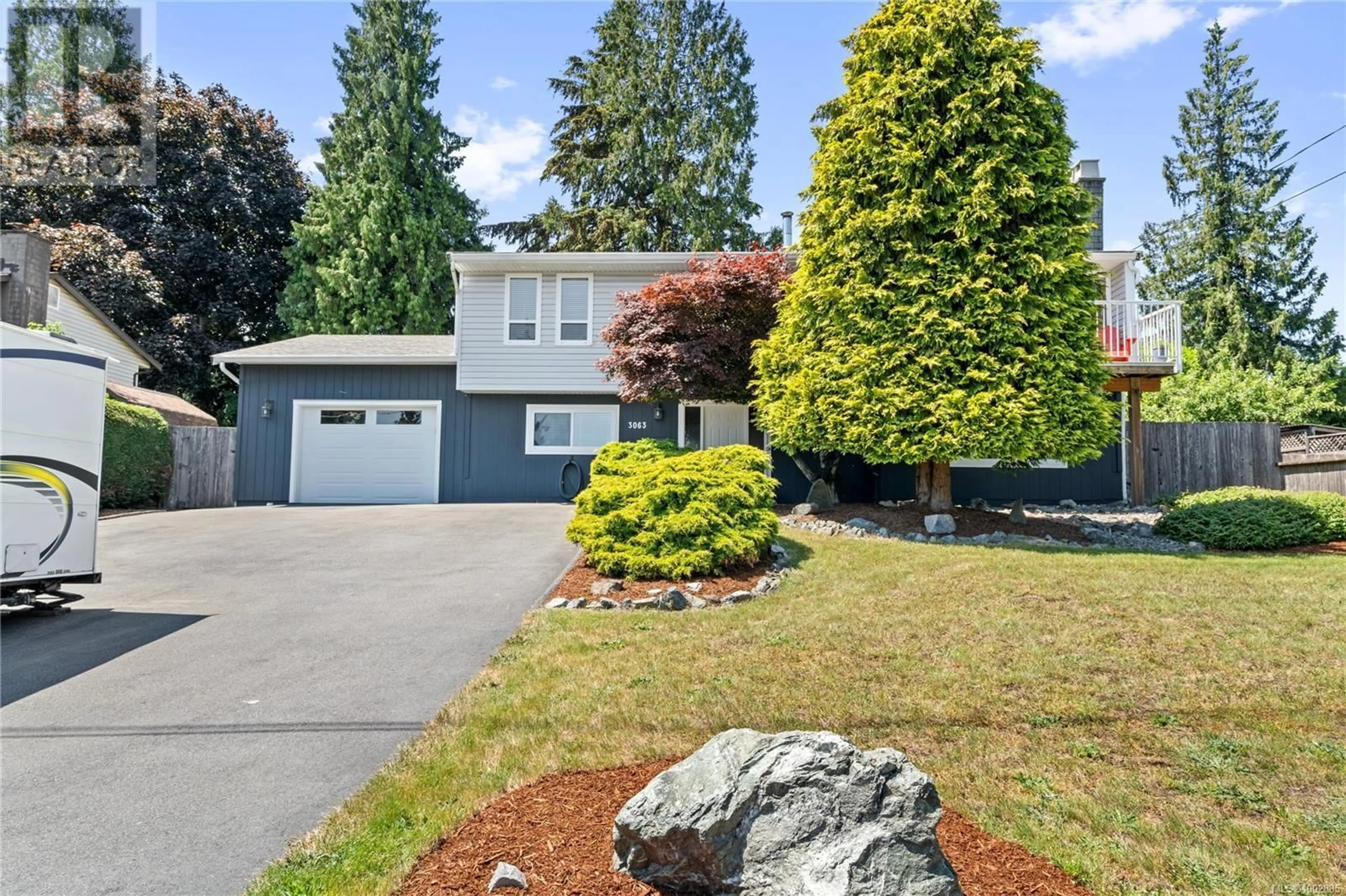 Home with vinyl exterior material, street for 3063 SHAMROCK PLACE, Nanaimo British Columbia V9T2Z6