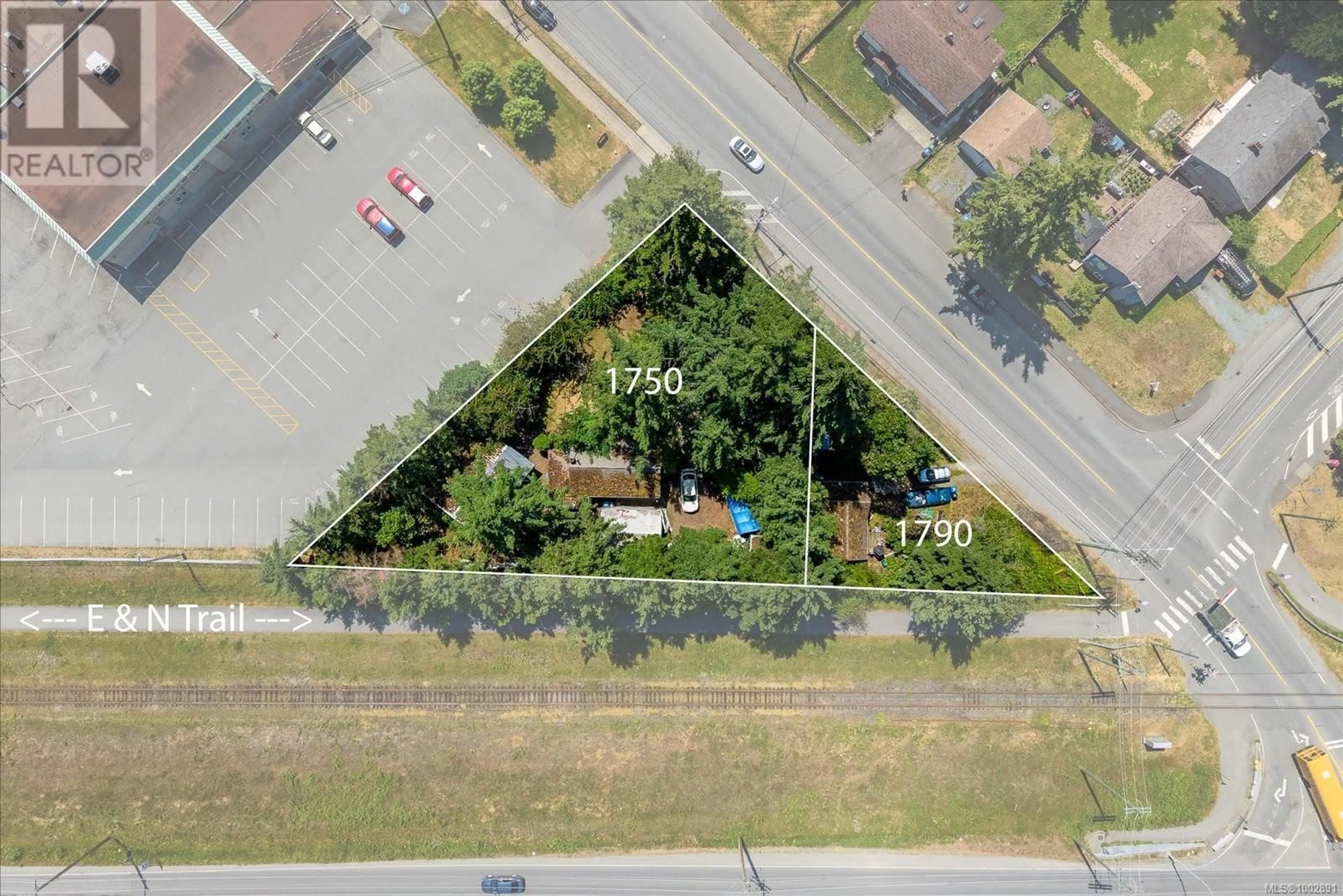 A pic from outside/outdoor area/front of a property/back of a property/a pic from drone, street for 1790 WADDINGTON ROAD, Nanaimo British Columbia V9S4W3