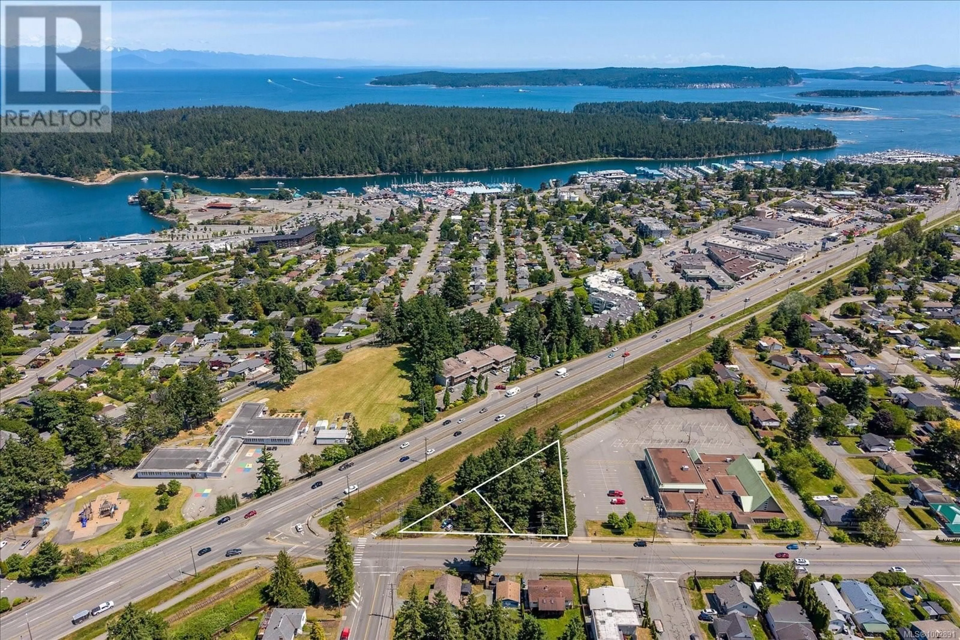 A pic from outside/outdoor area/front of a property/back of a property/a pic from drone, water/lake/river/ocean view for 1790 WADDINGTON ROAD, Nanaimo British Columbia V9S4W3