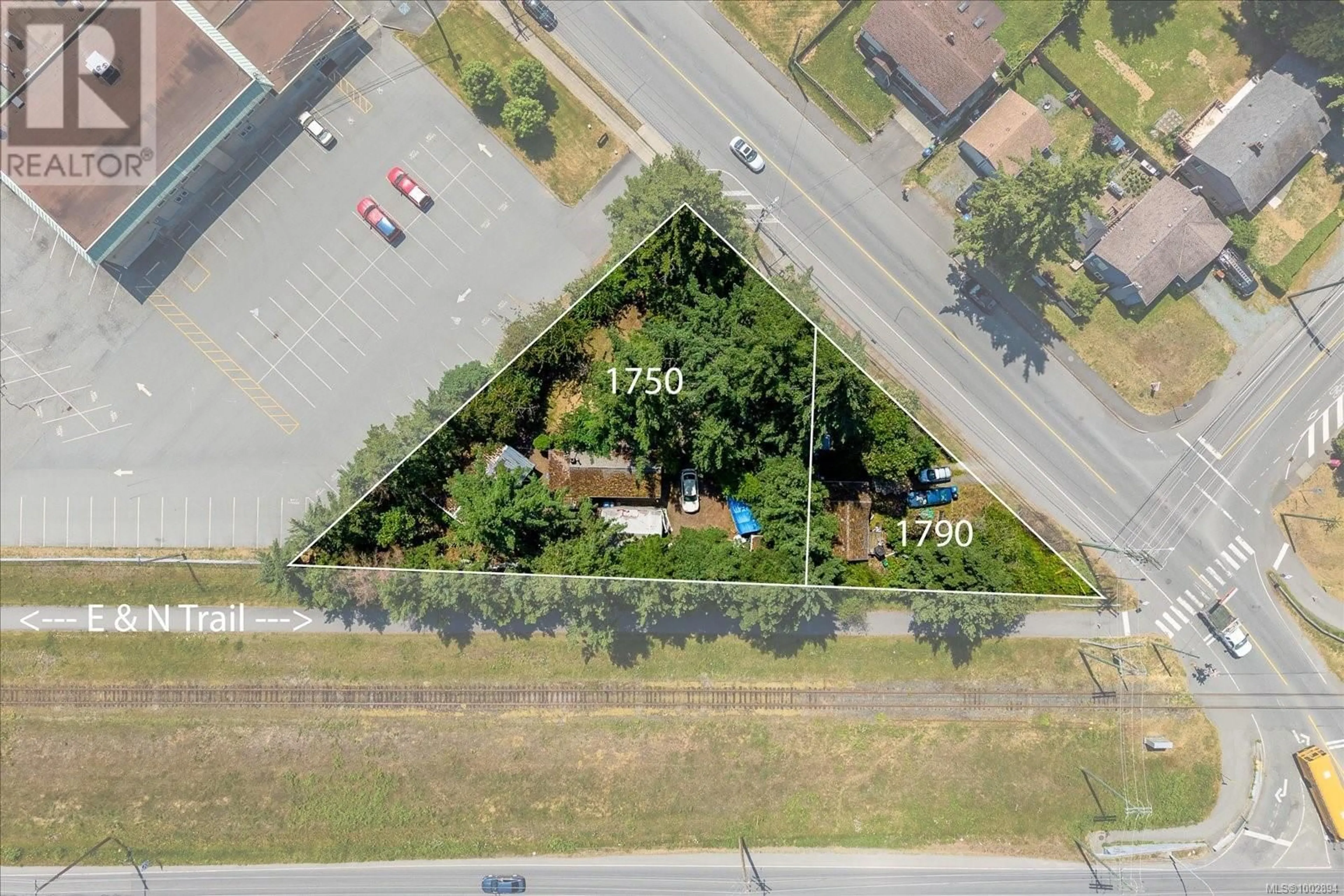 A pic from outside/outdoor area/front of a property/back of a property/a pic from drone, street for 1750 WADDINGTON ROAD, Nanaimo British Columbia V9S4W3
