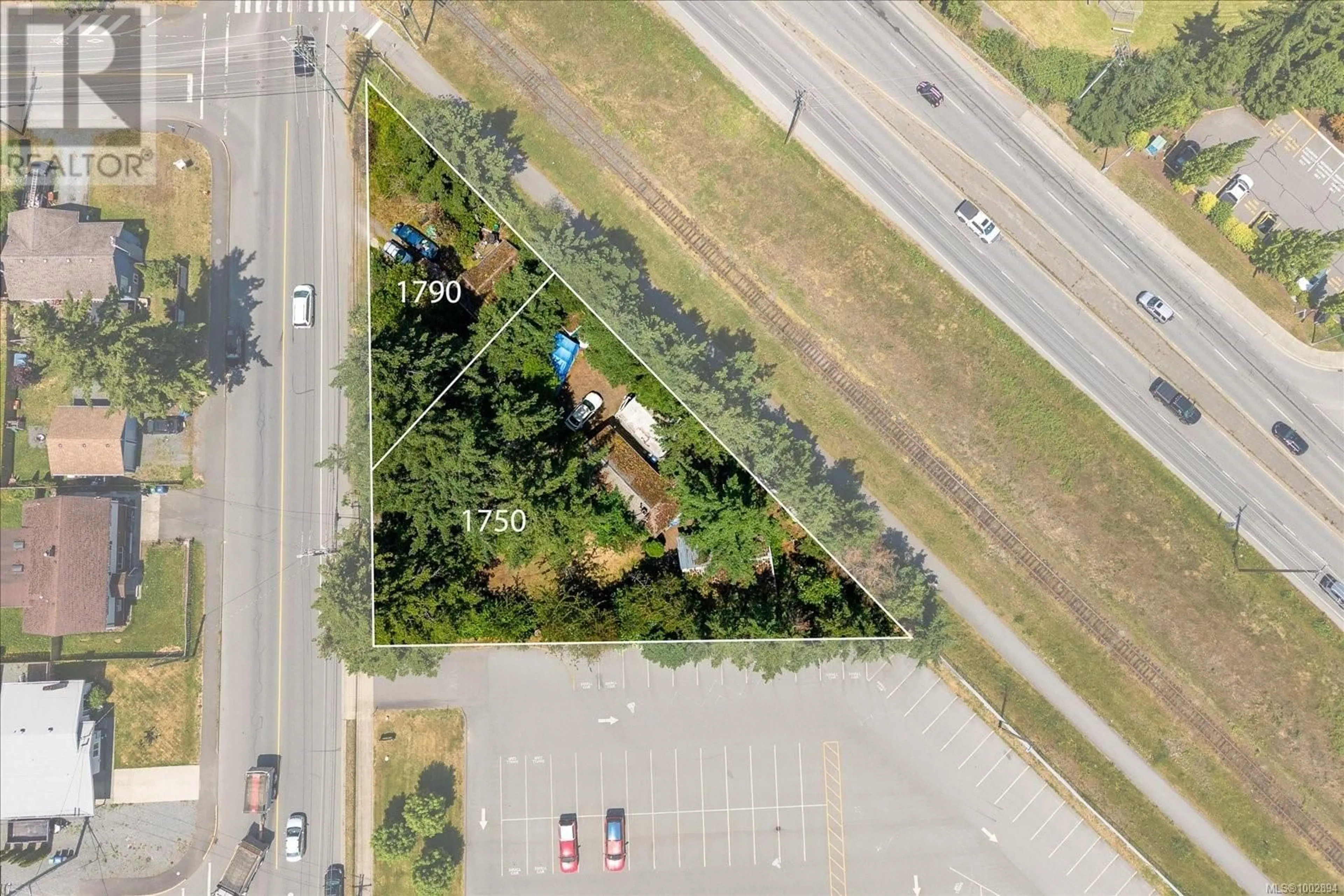 A pic from outside/outdoor area/front of a property/back of a property/a pic from drone, street for 1750 WADDINGTON ROAD, Nanaimo British Columbia V9S4W3