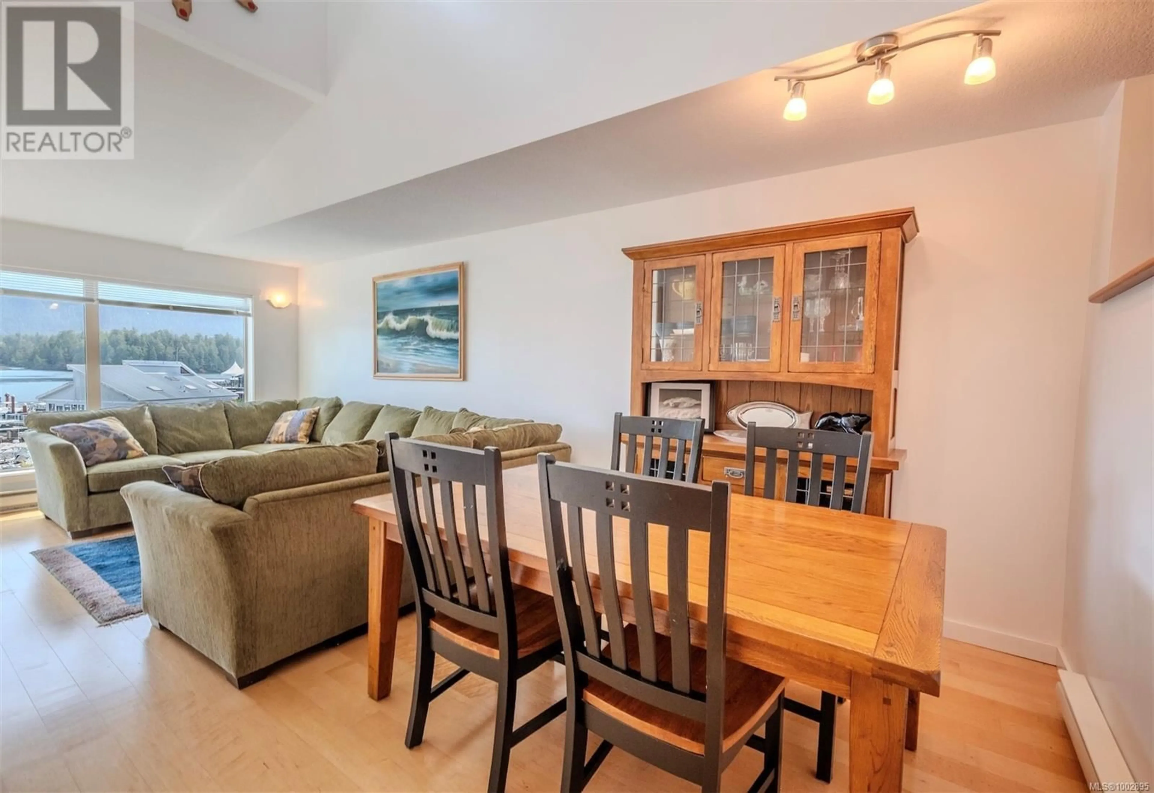 Living room with furniture, wood/laminate floor for 6 - 624 CAMPBELL STREET, Tofino British Columbia V0R2Z0