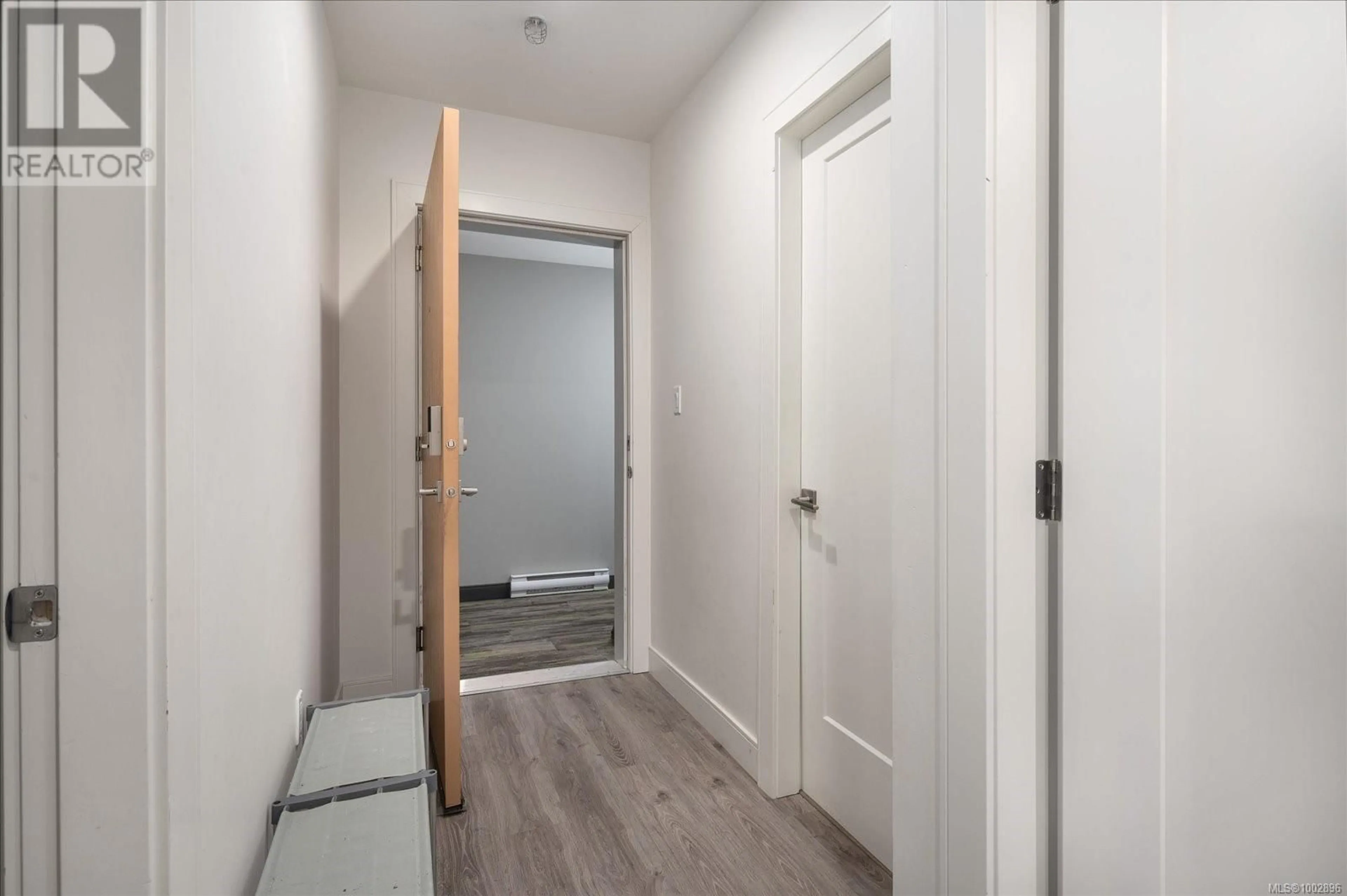 Indoor entryway for 201 - 119 HALIBURTON STREET, Nanaimo British Columbia V9R4V9
