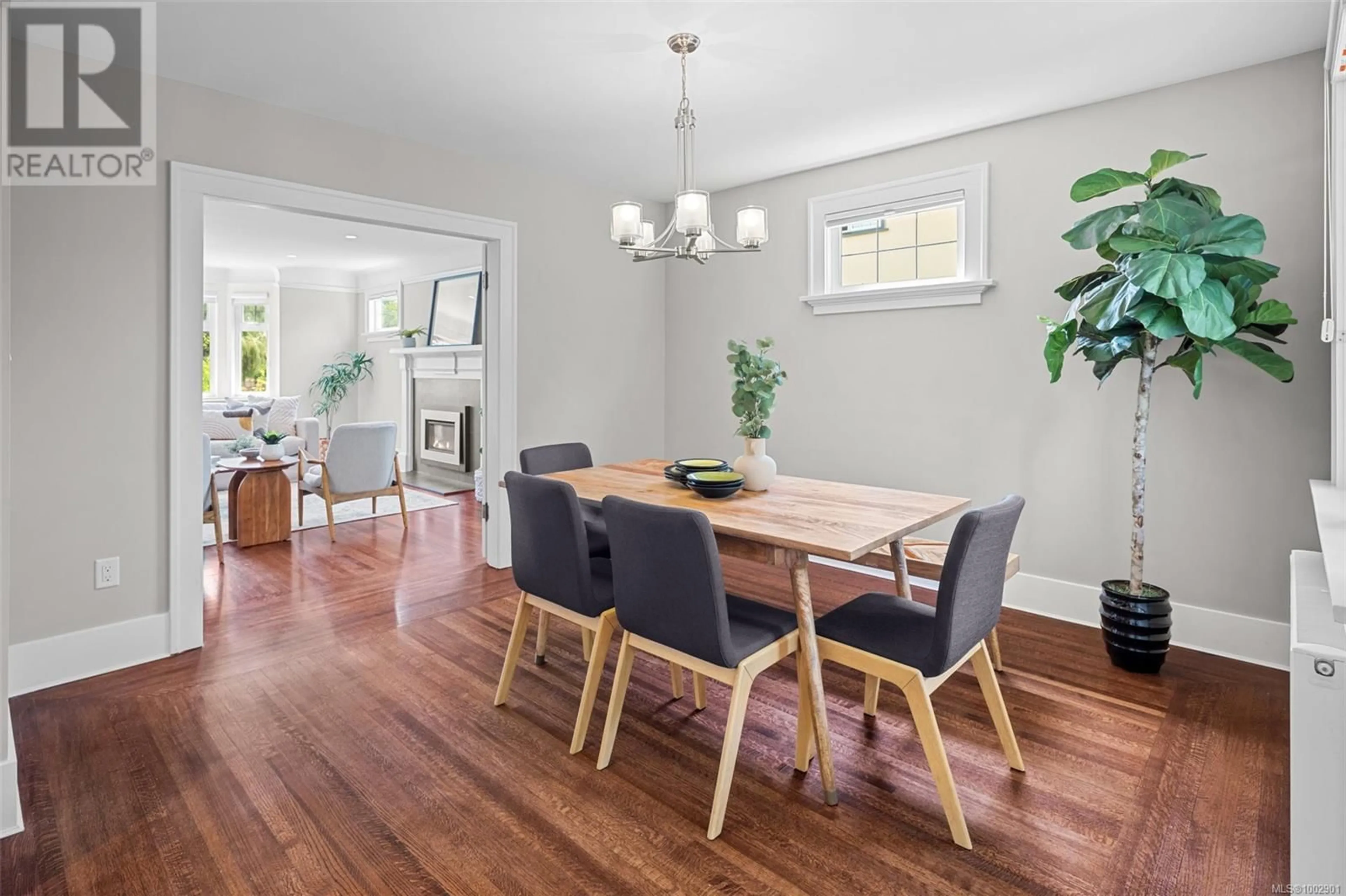 Dining room, wood/laminate floor for 750 ISLAND ROAD, Oak Bay British Columbia V8S2T9
