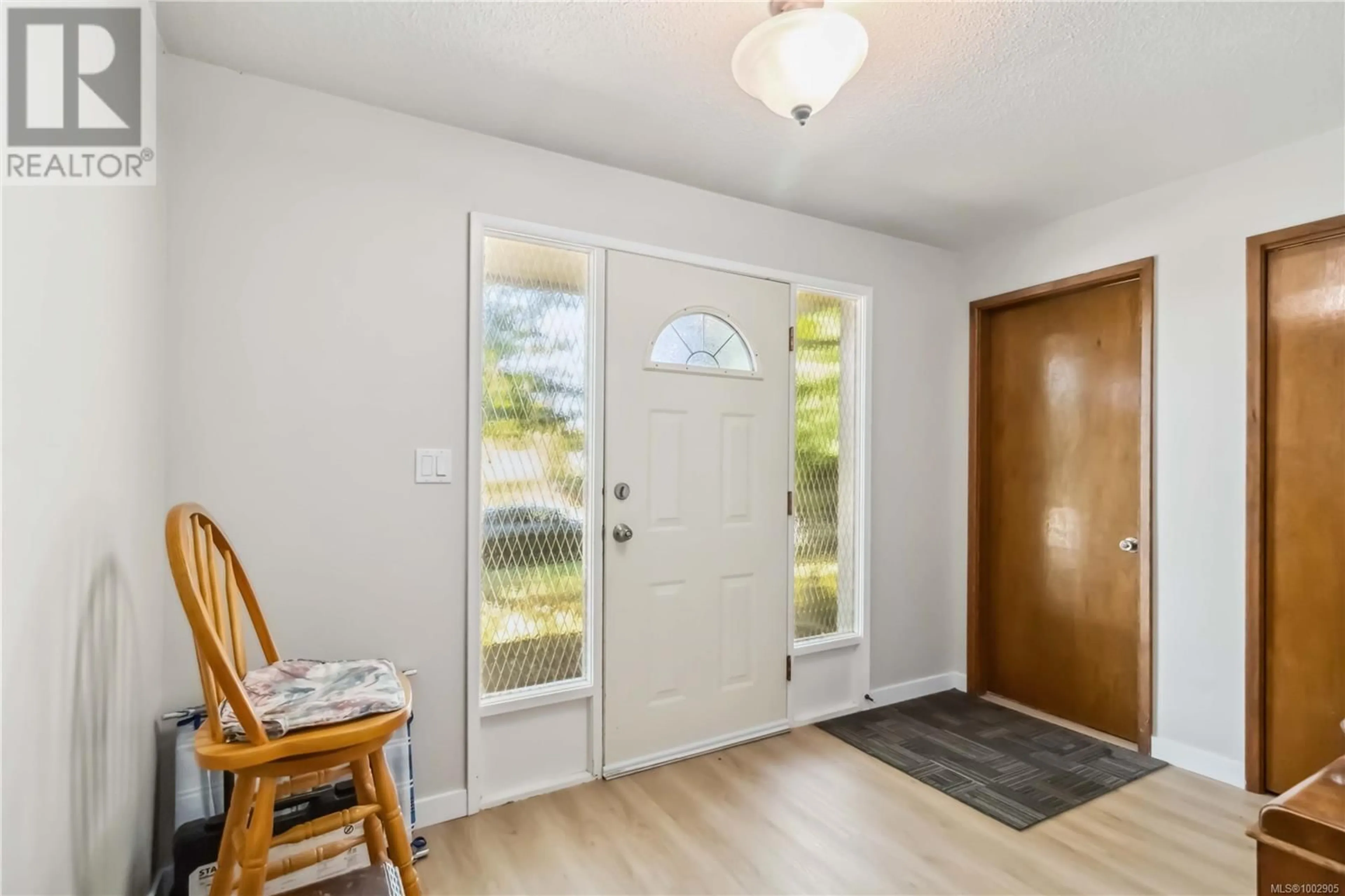 Indoor entryway for 4441 TORRINGTON ROAD, Saanich British Columbia V8N4N8